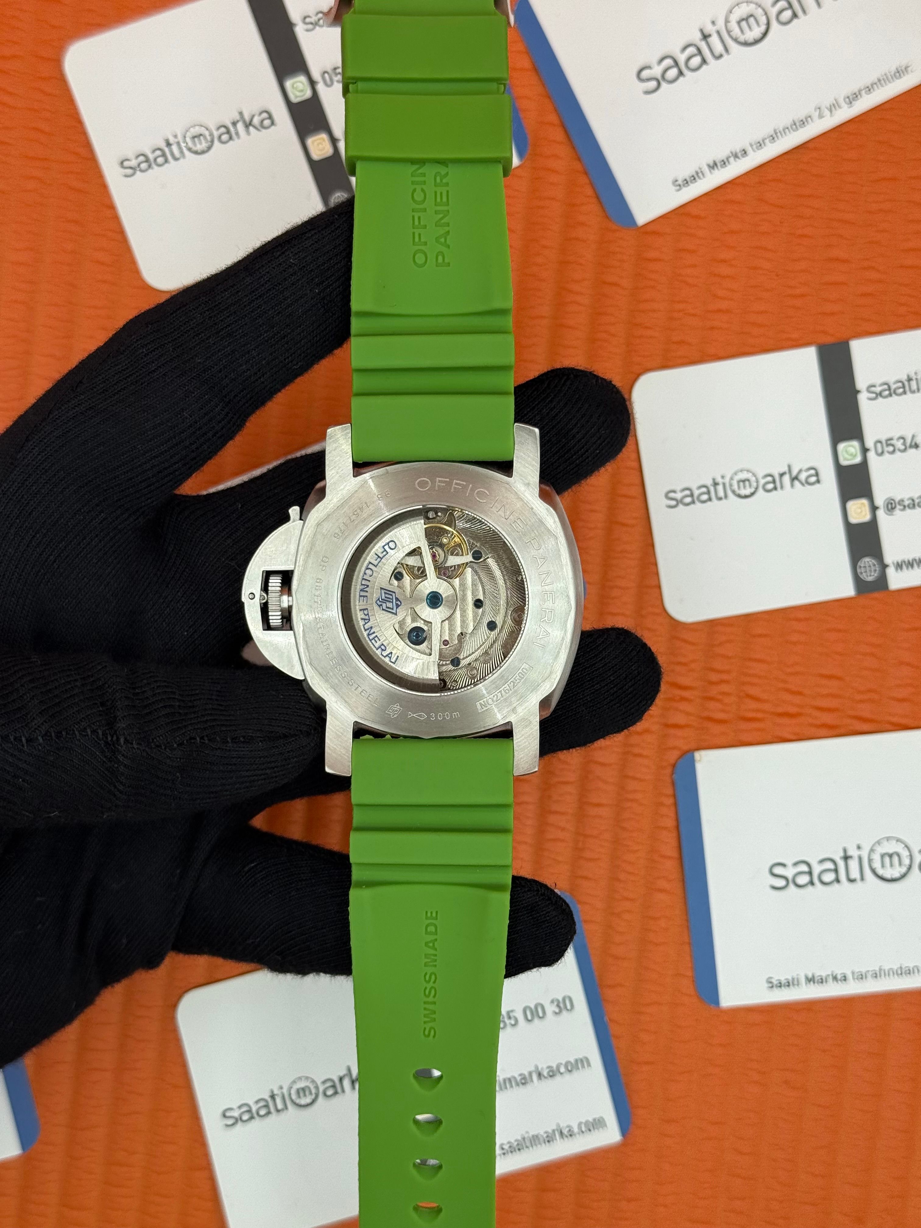 PANERAI submersible carbotec yeşil kauçuk kordon beyaz kadran silver kasa 