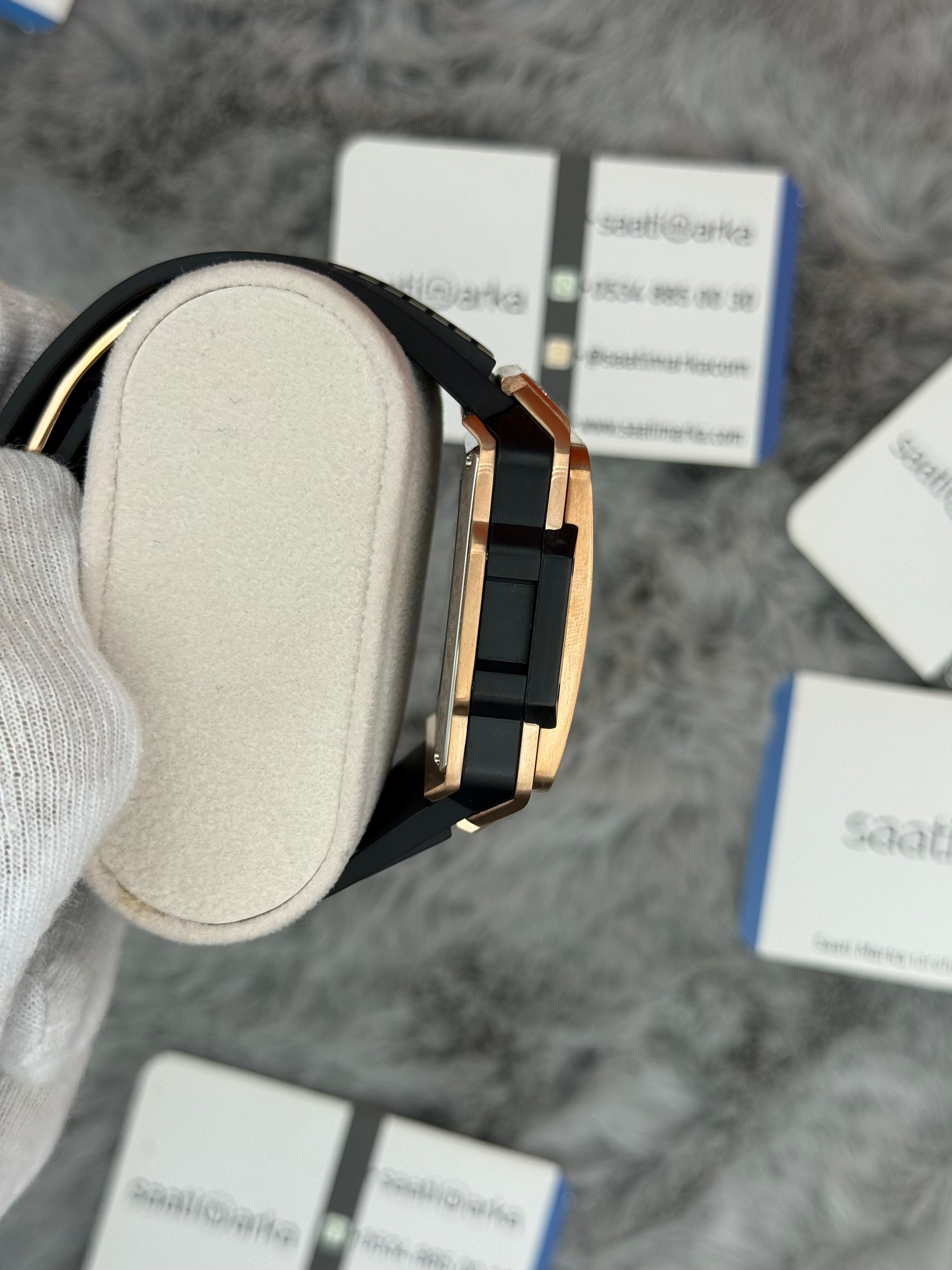 HUBLOT square bang tourbillon 42mm rose kasa siyah kauçuk kordon erkek kol saati