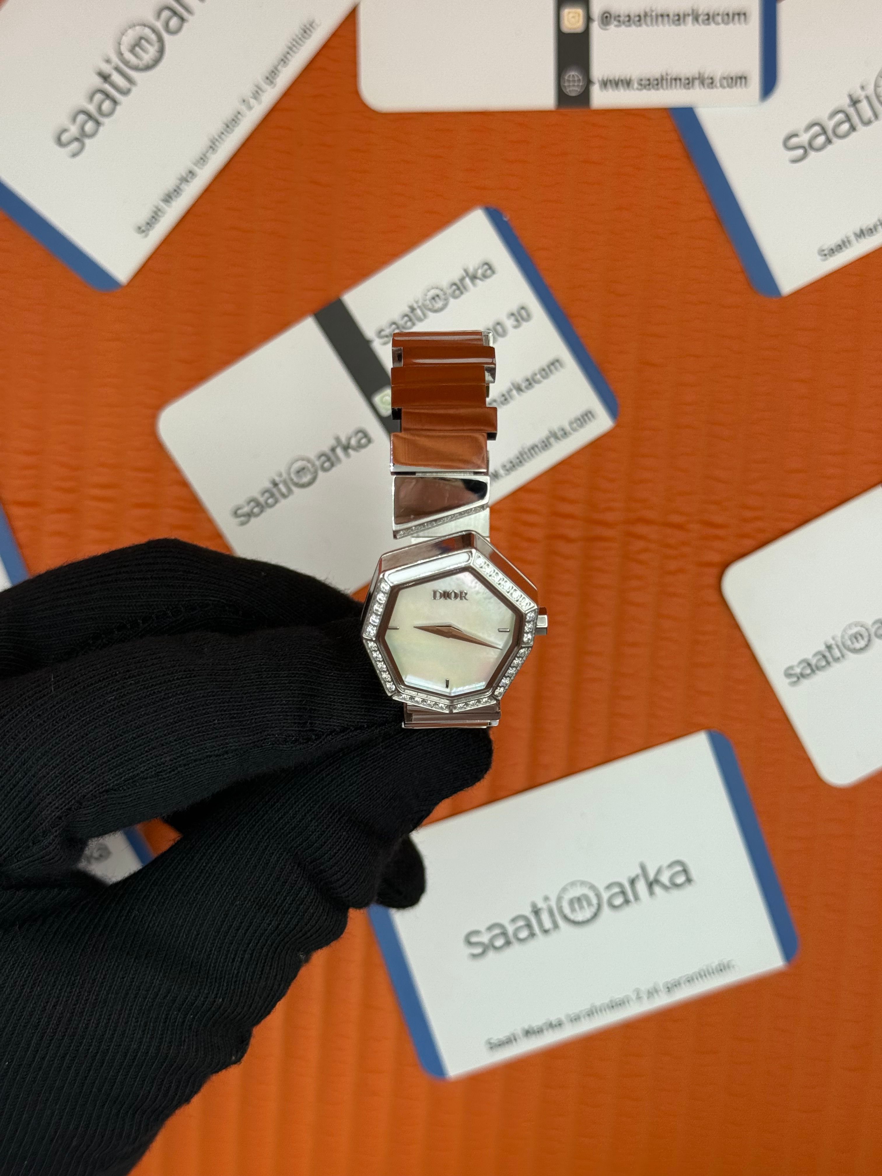 DİOR beyaz kadran taşı bezel silver kasa kordon kadın kol saati