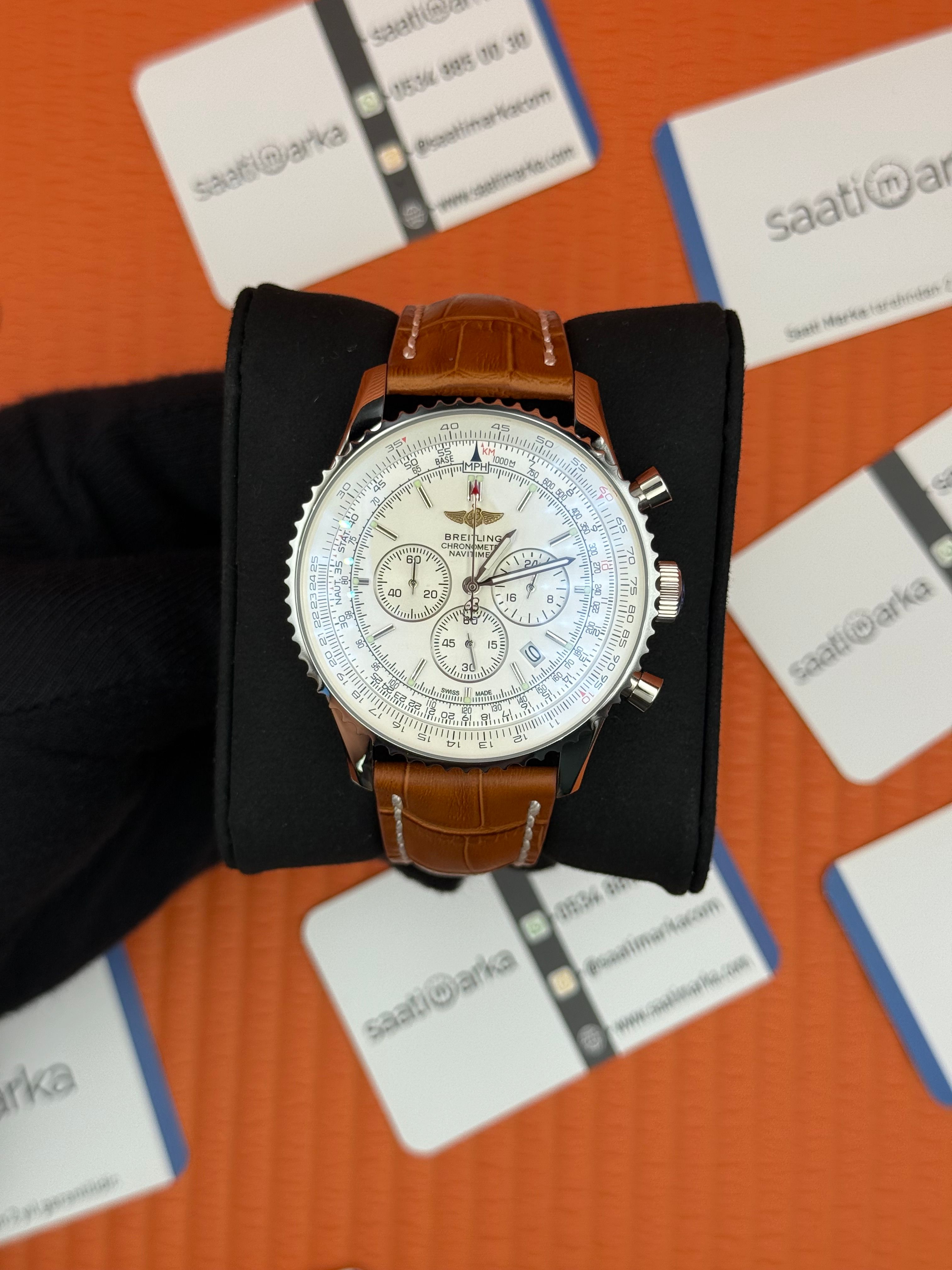 BREITLING Navitimer kahverengi deri kordon beyaz kadran çelik kasa
