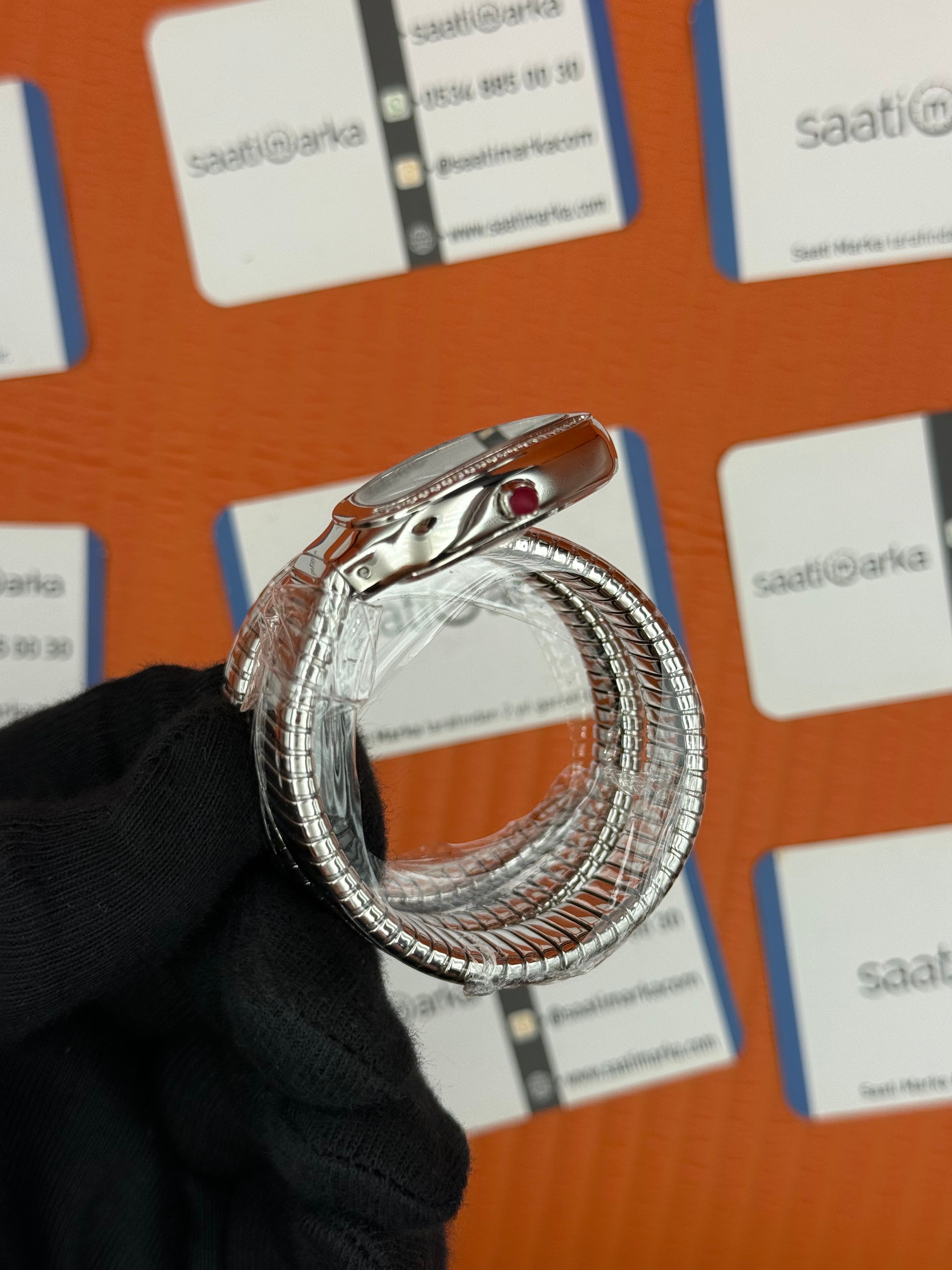 BVLGARİ serpenti çift sarma silver kordon taşlı bezel yeşil kadran kadın kol saati