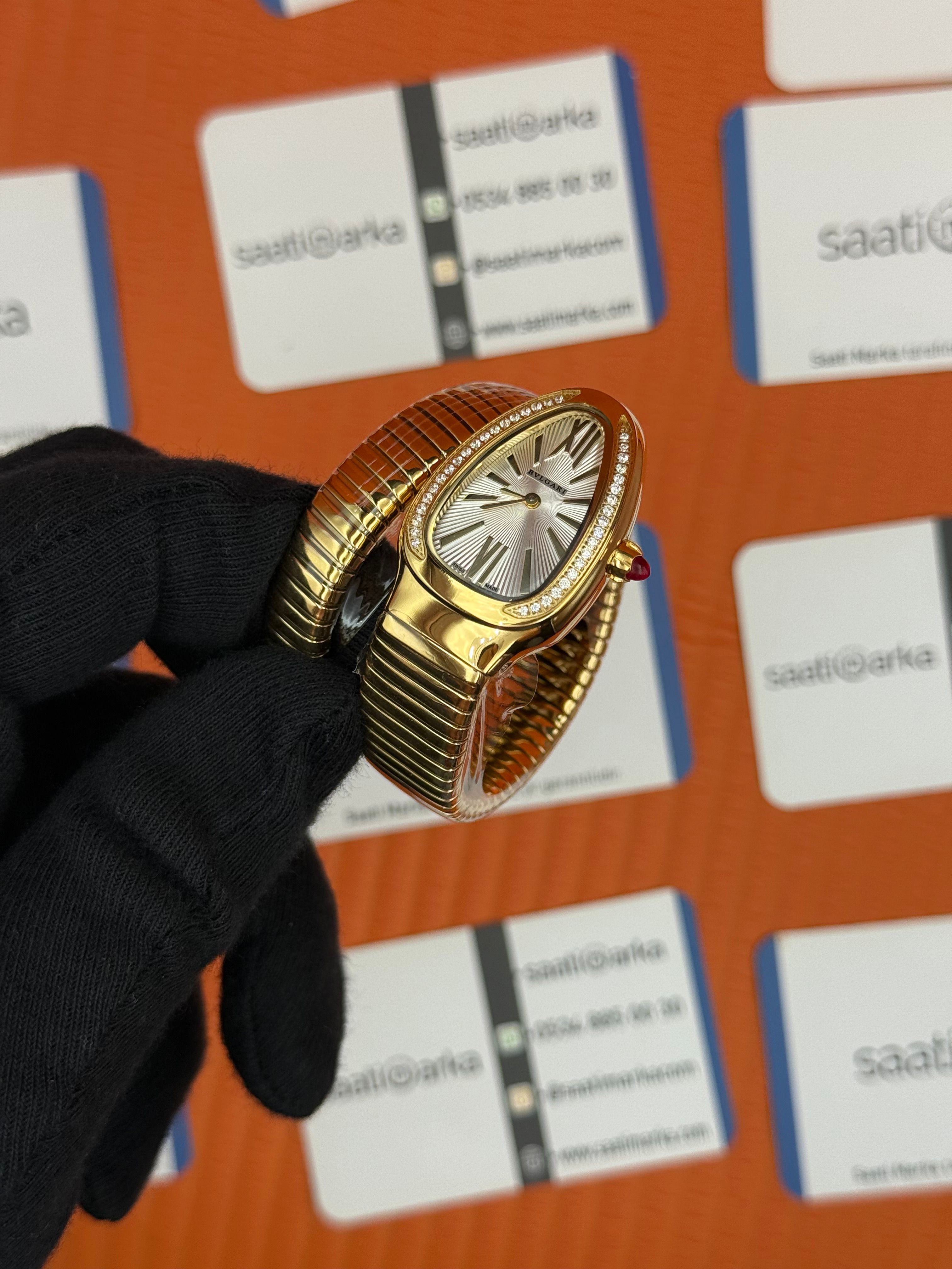 BVLGARİ serpenti tek sarma gold kordon taşlı bezel beyaz kadran kadın kol saati
