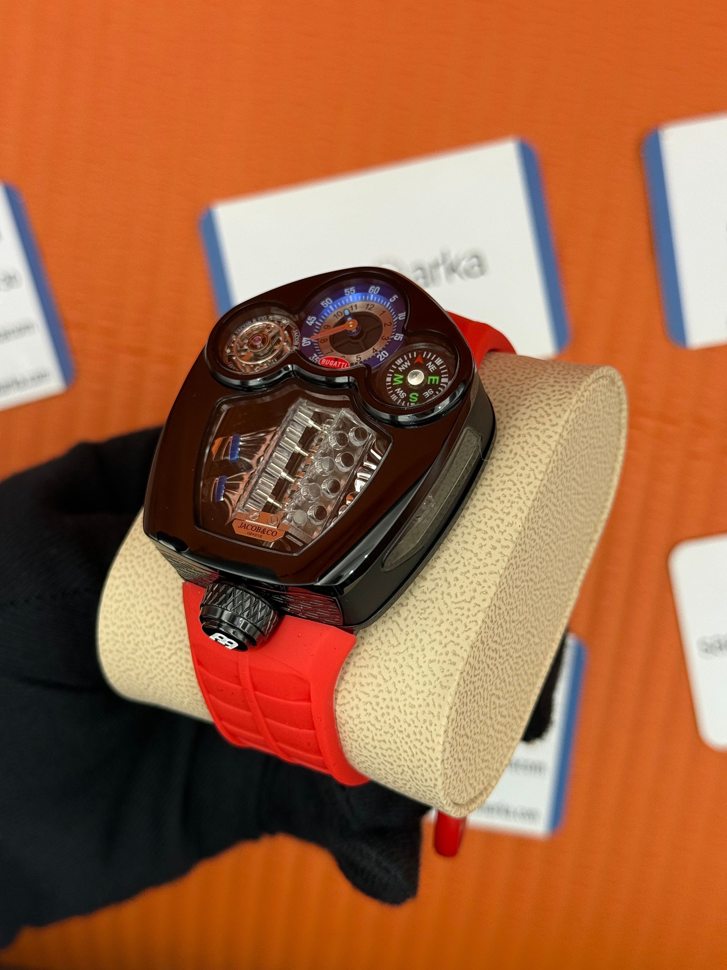 JACOB&CO BUGATTI turbillon kadran siyah kasa kırmızı kauçuk kordon 