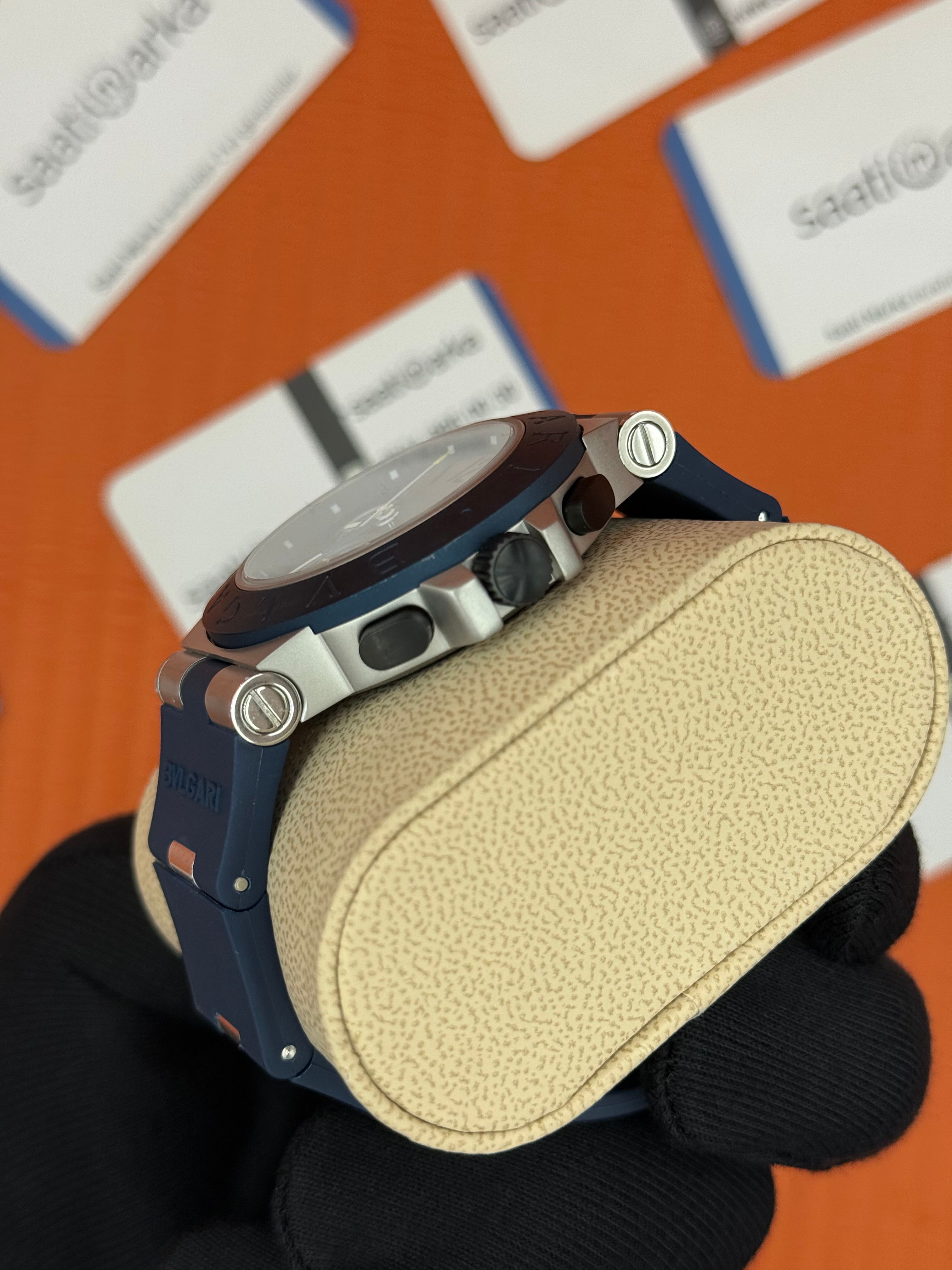 BVLGARI 103844 Aluminium kasa kauçuk kordon erkek kol saati