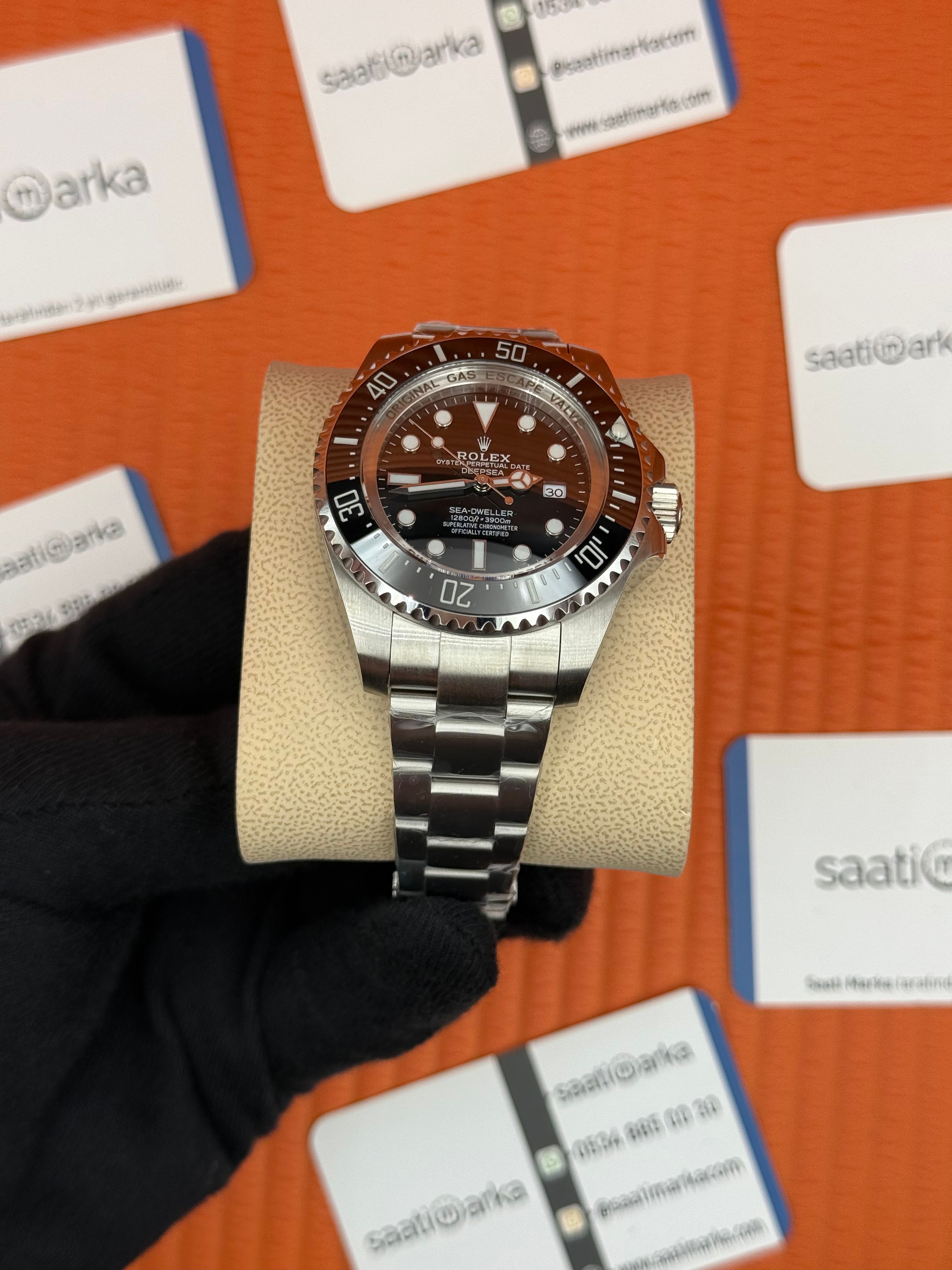 ROLEX Sea Dweller oyster date black dial silver kasa-kordon
