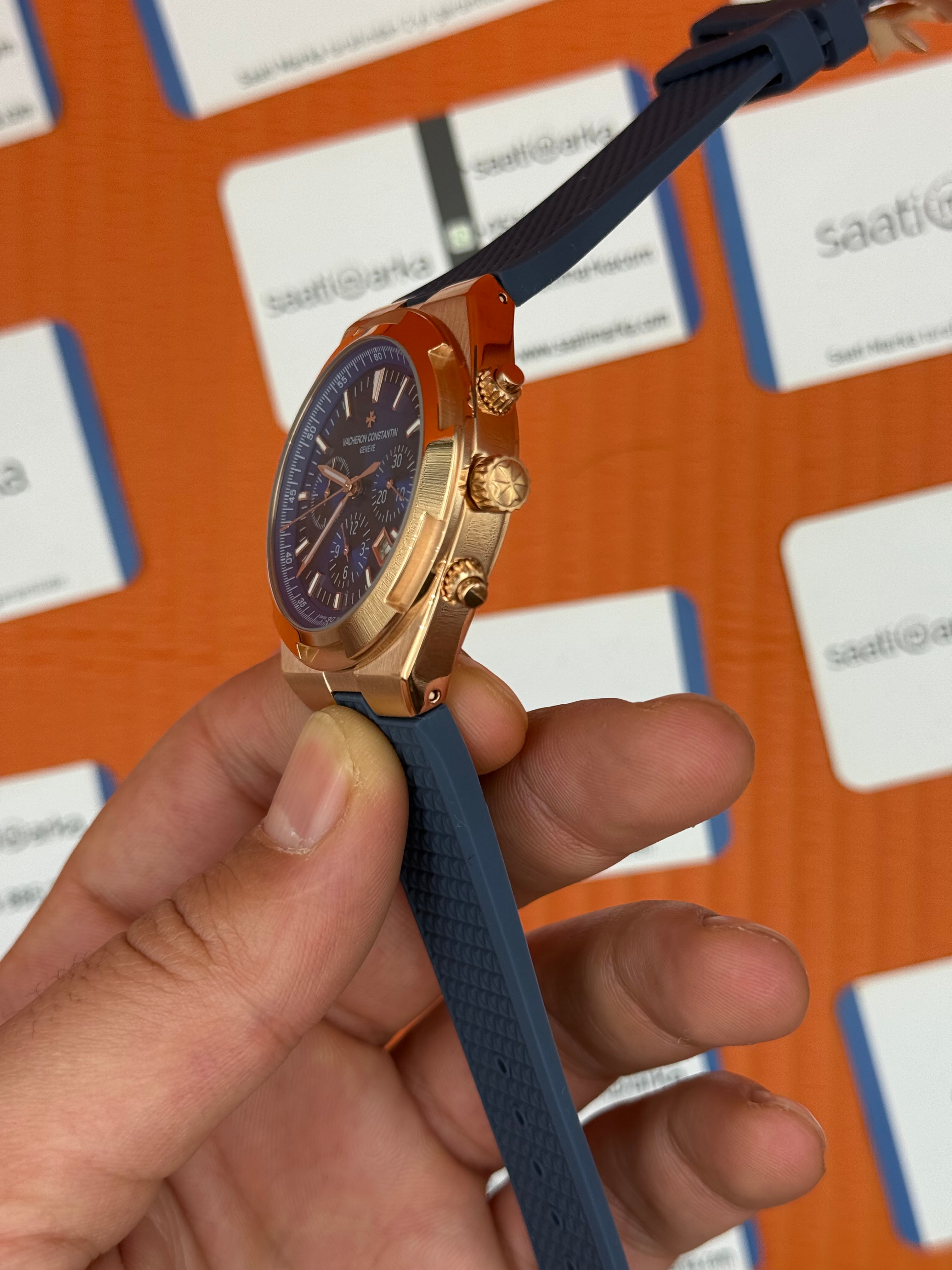 VACHERON CONSTANTIN overseas chronograph mavi kadran rose kasa mavi kauçuk kordon erkek kol saati