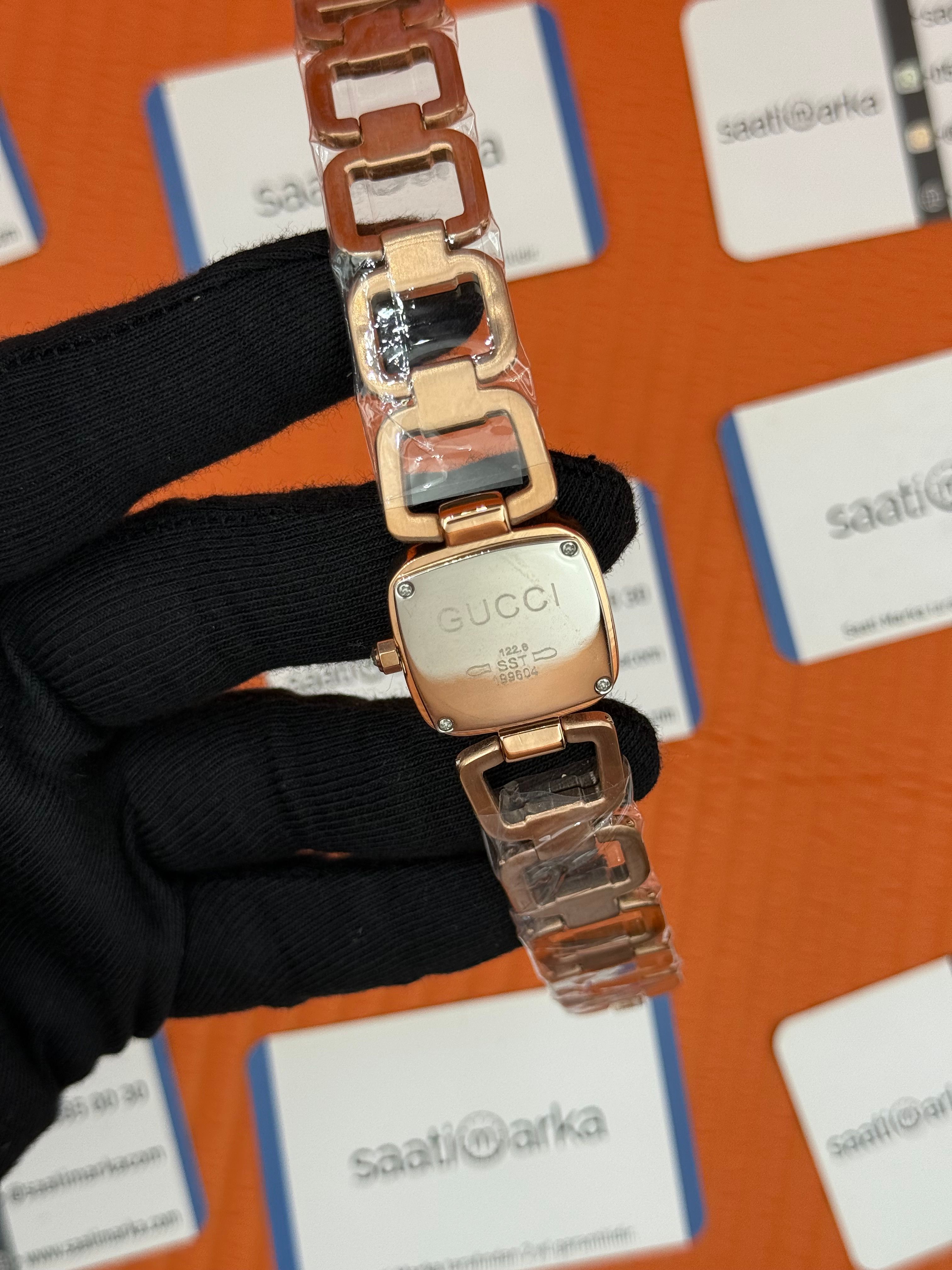GUCCI YA125513 beyaz kadran rose kasa kordon kadın kol saati