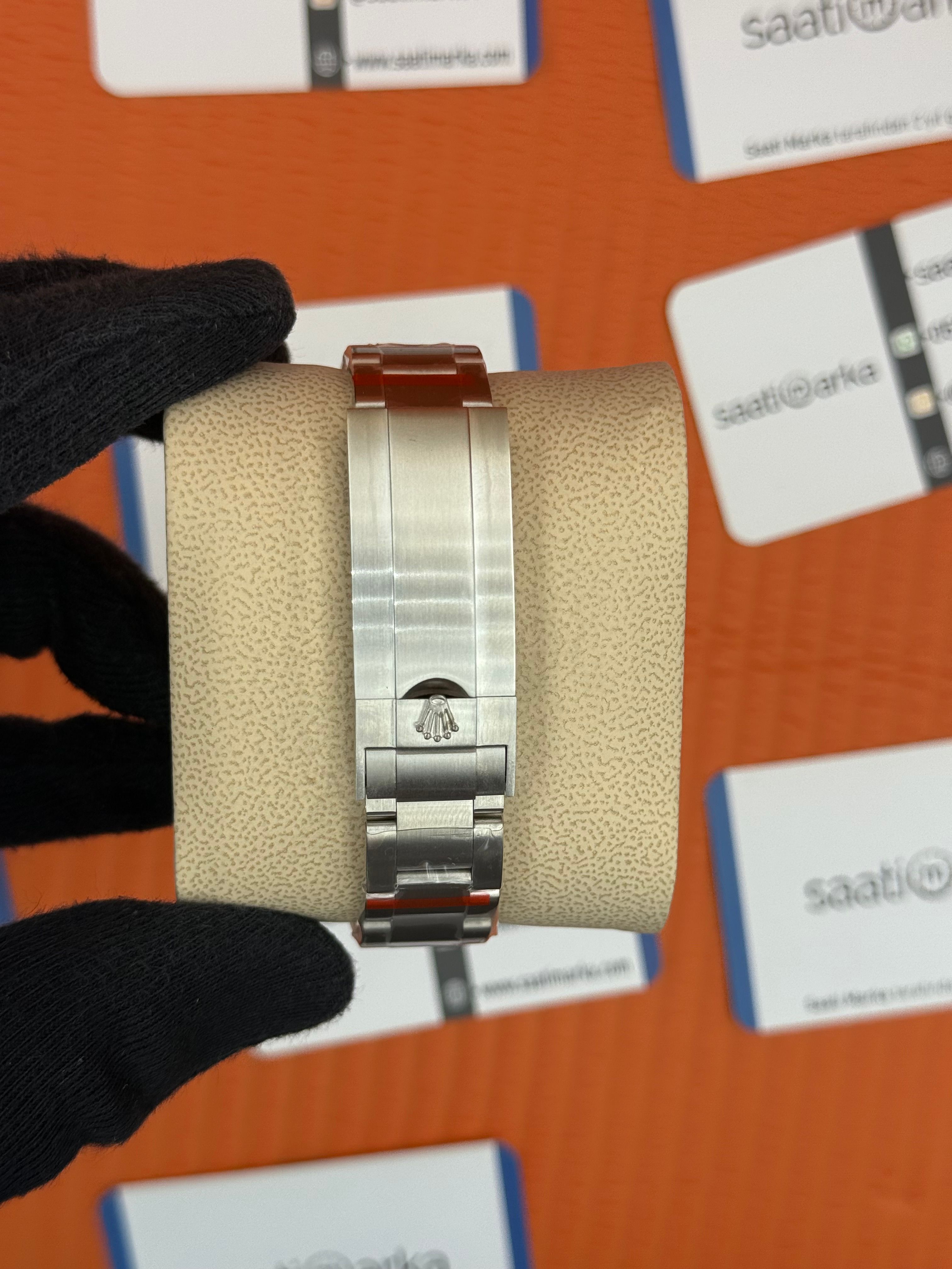 ROLEX Submariner taşlı bezel black dial silver oyster kordon