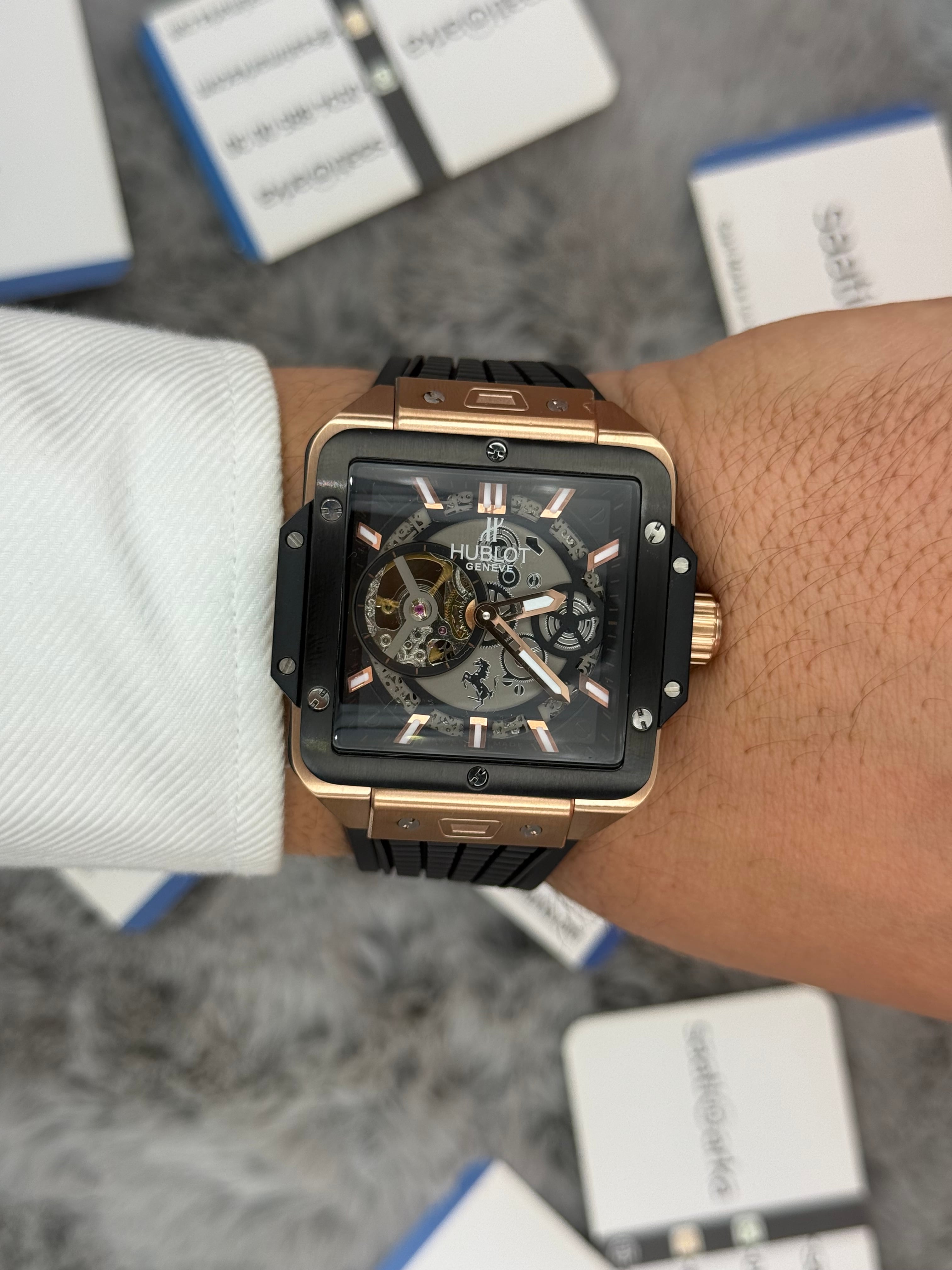 HUBLOT square bang tourbillon 42mm rose kasa siyah bezel siyah kauçuk kordon erkek kol saati