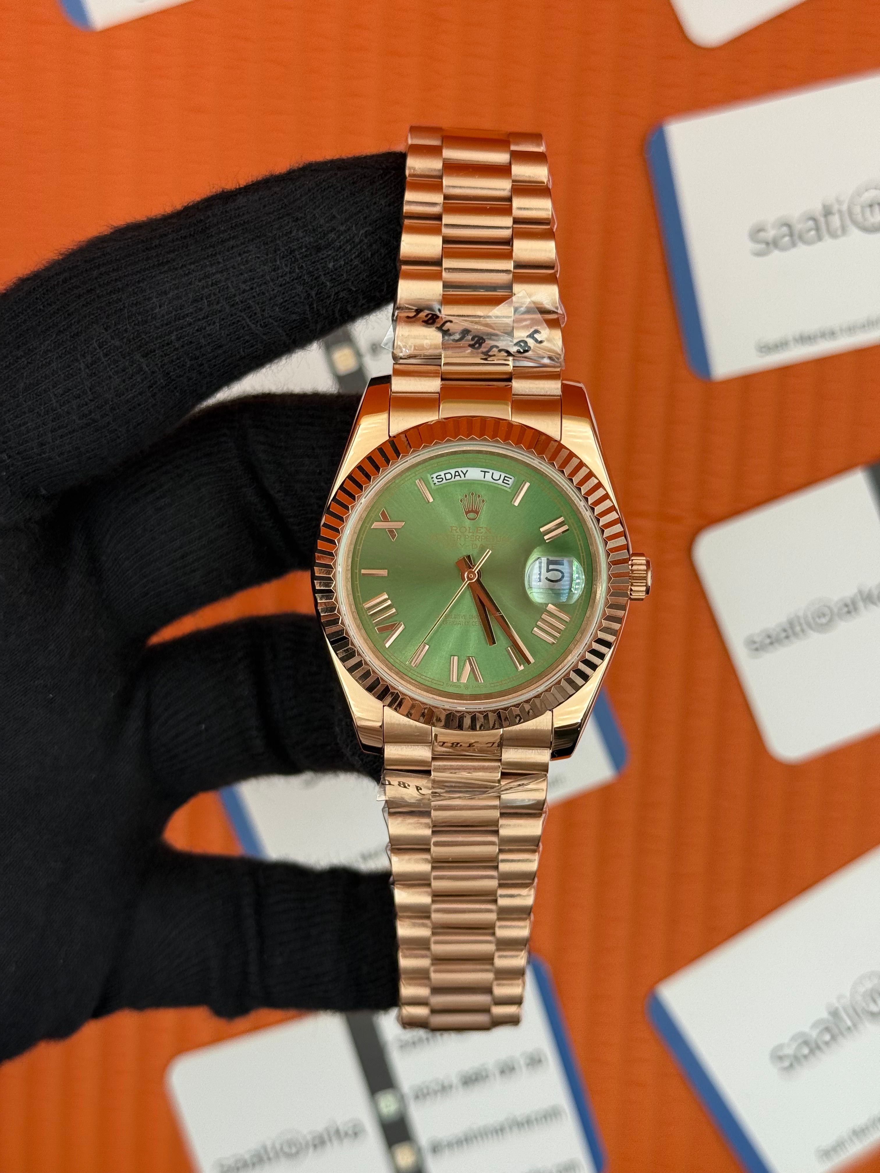 ROLEX Day Date roma rakamlı yeşil kadran rose kasa-kordon oyster 