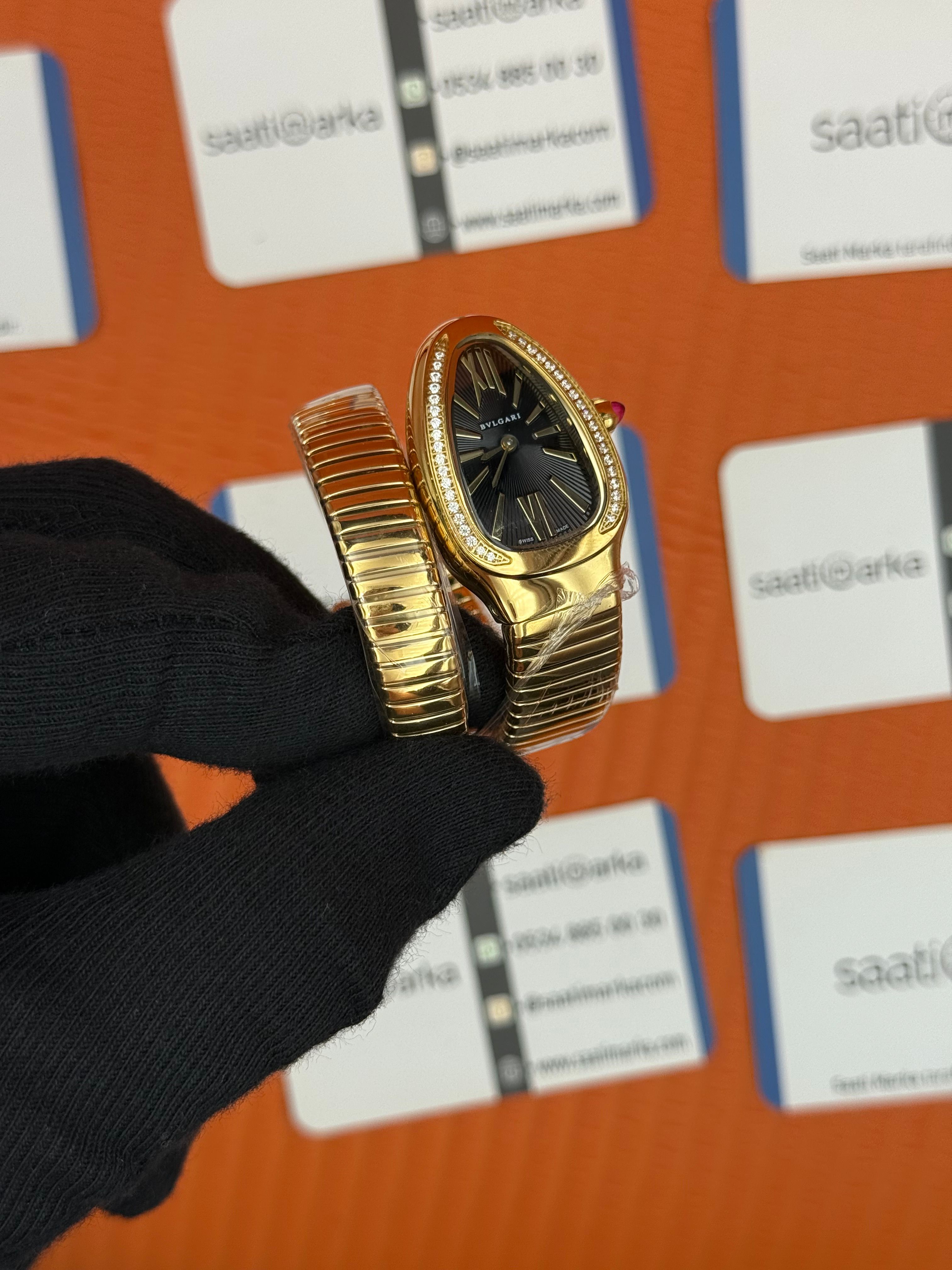 BVLGARİ serpenti tek sarma gold kordon taşlı bezel siyah kadran kadın kol saati