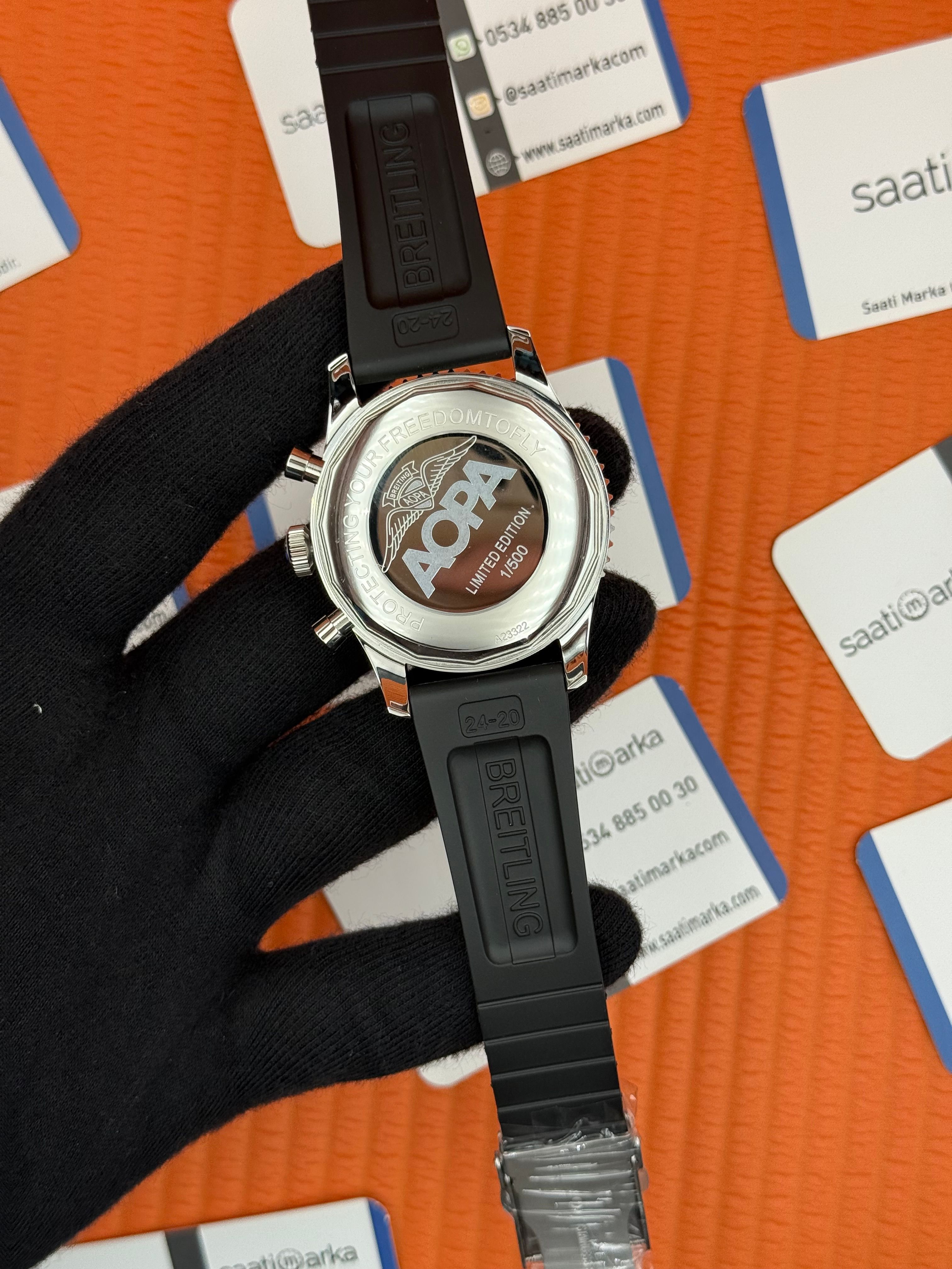 BREITLING Navitimer siyah kauçuk kordon siyah kadran çelik kasa