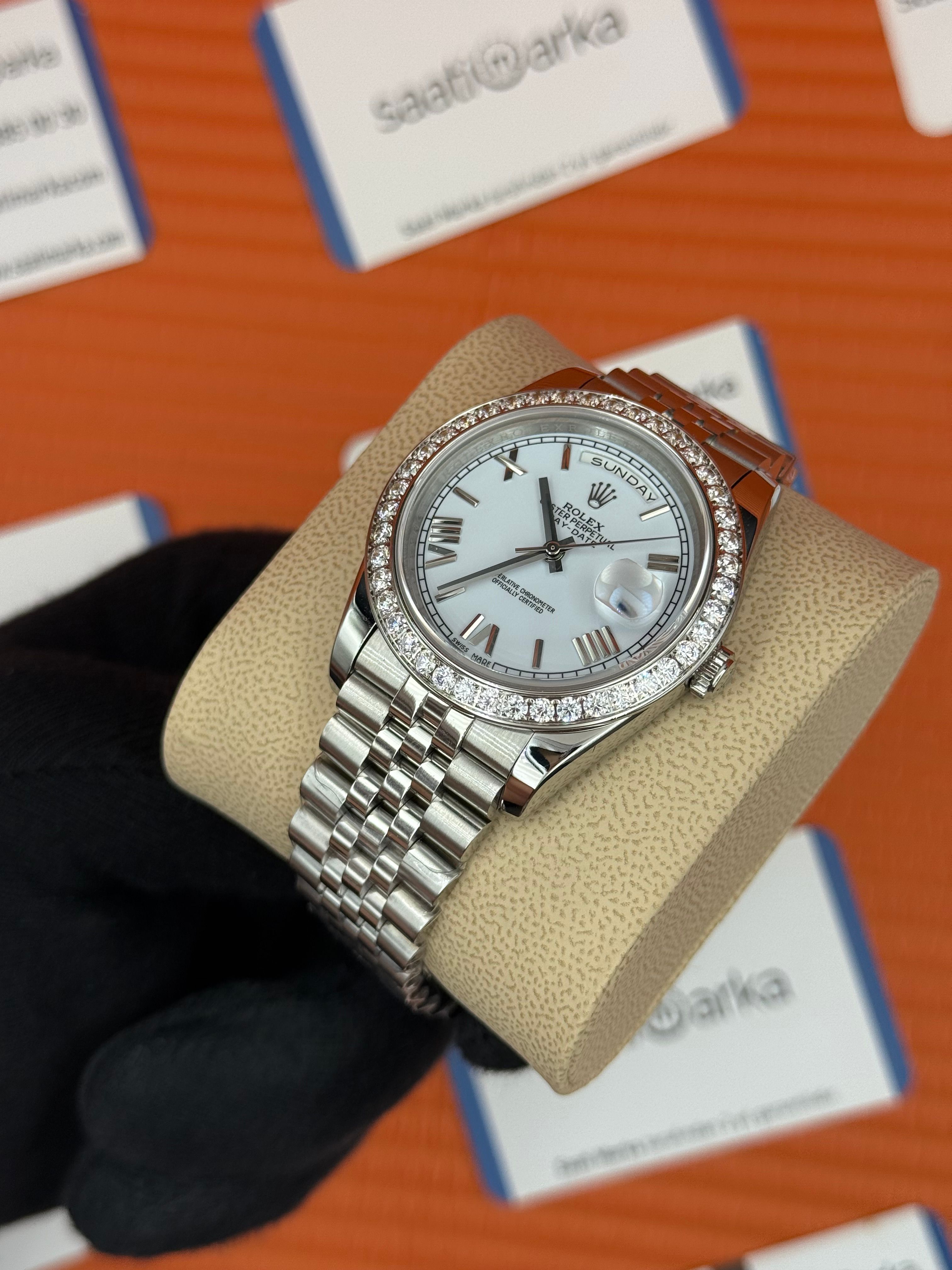 ROLEX Day Date taşlı bezel roma rakamlı beyaz kadran silver jubilee kordon