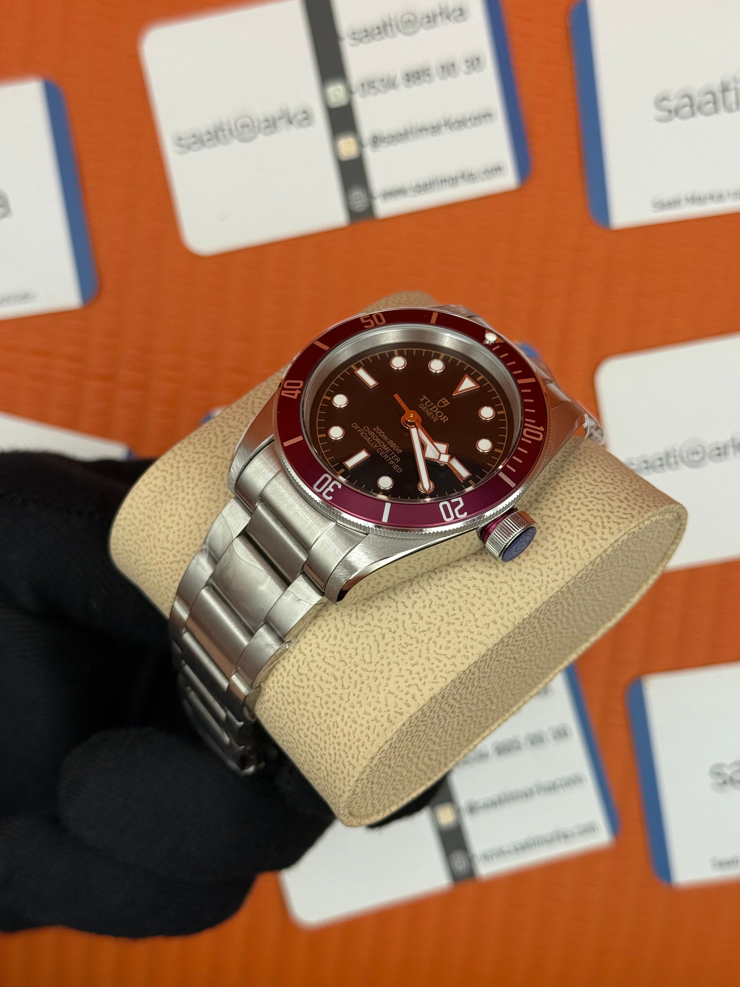 TUDOR black bey siyah kadran  mor bezel silver kasa kordon 41mm erkek kol saati