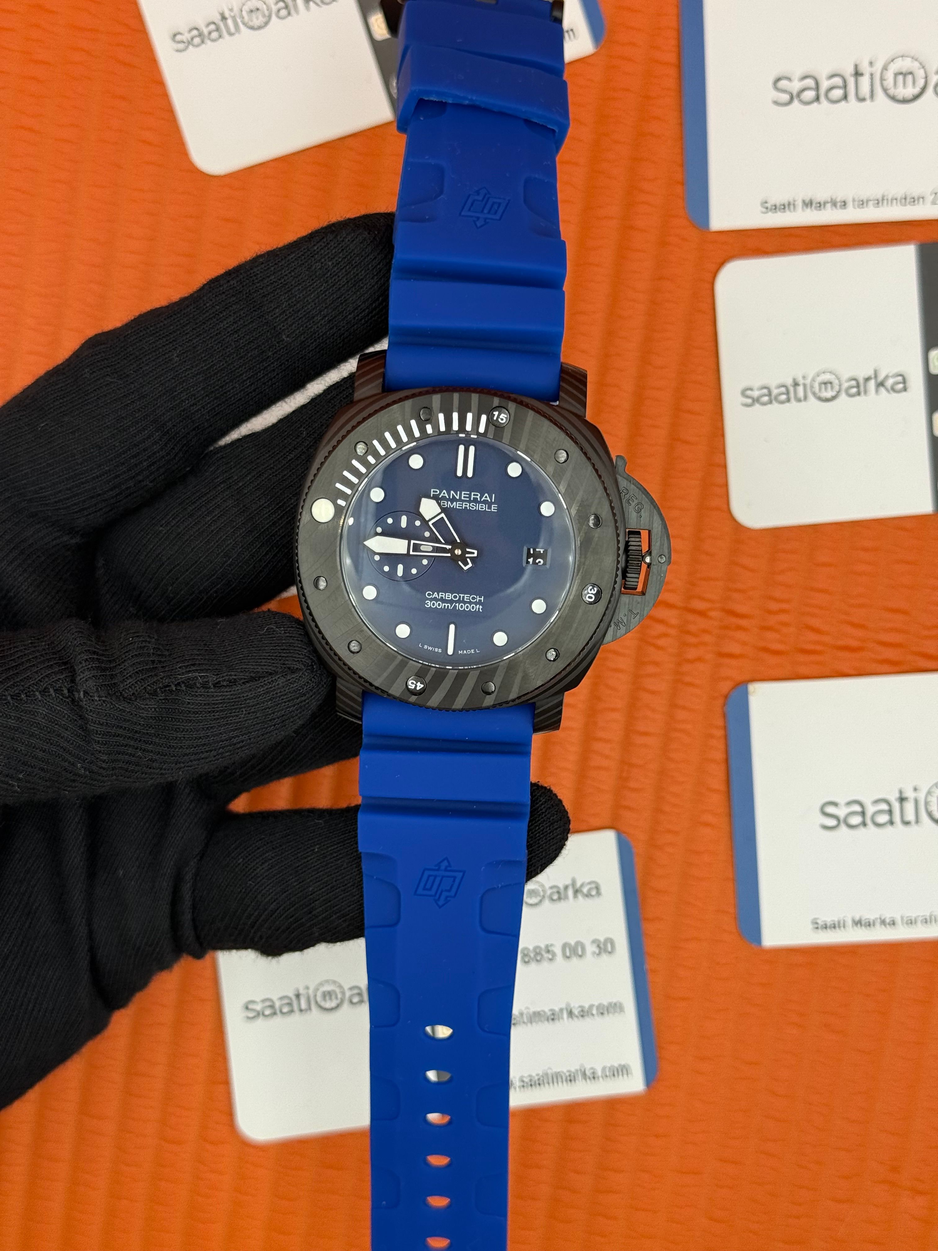 PANERAI submersible carbotech 300mm  mavi kauçuk kordon siyah kasa lacivert kadran