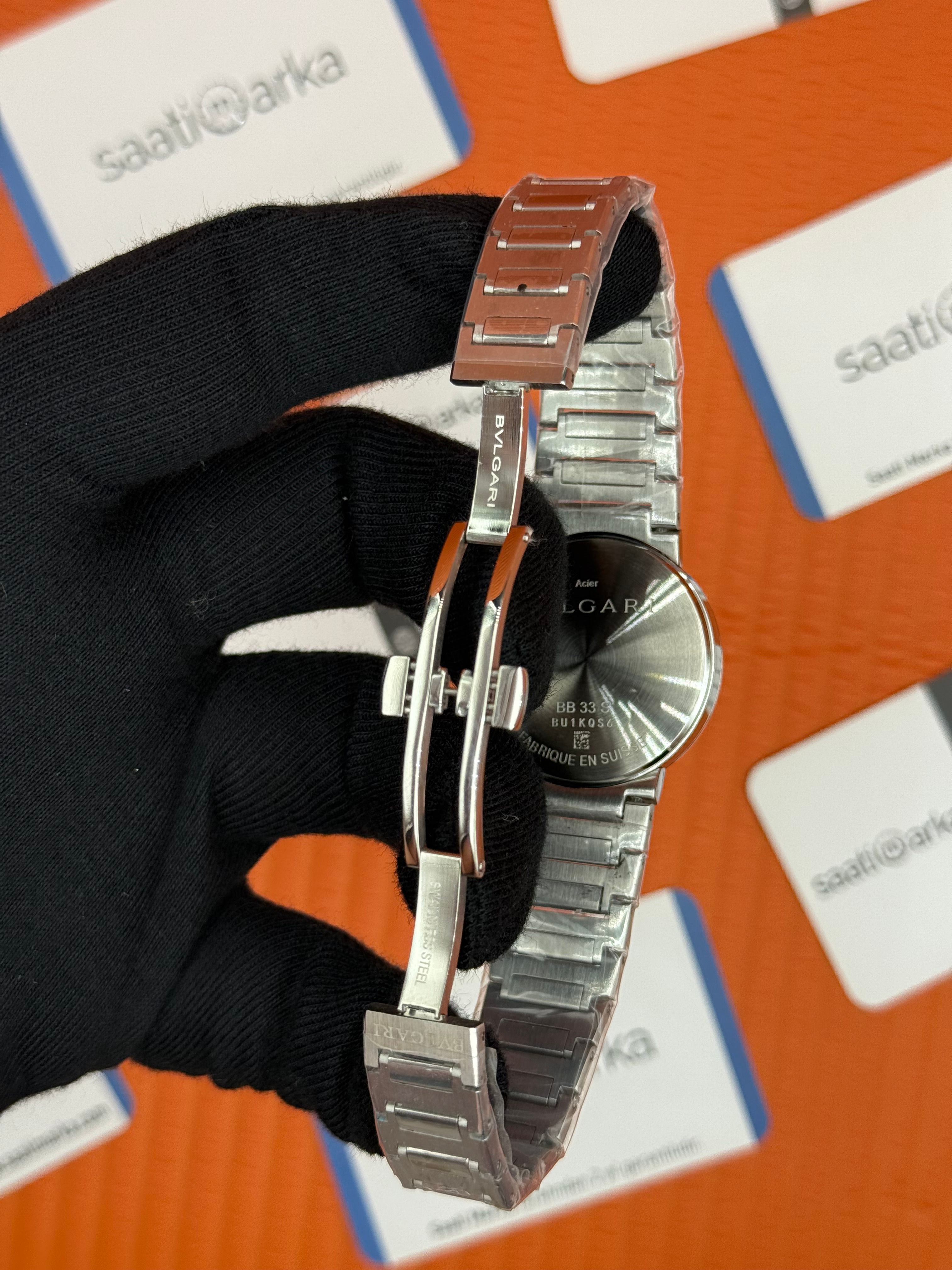 BVLGARI beyaz kadran rose yazılı bezel silver kasa kordon kadın kol saati