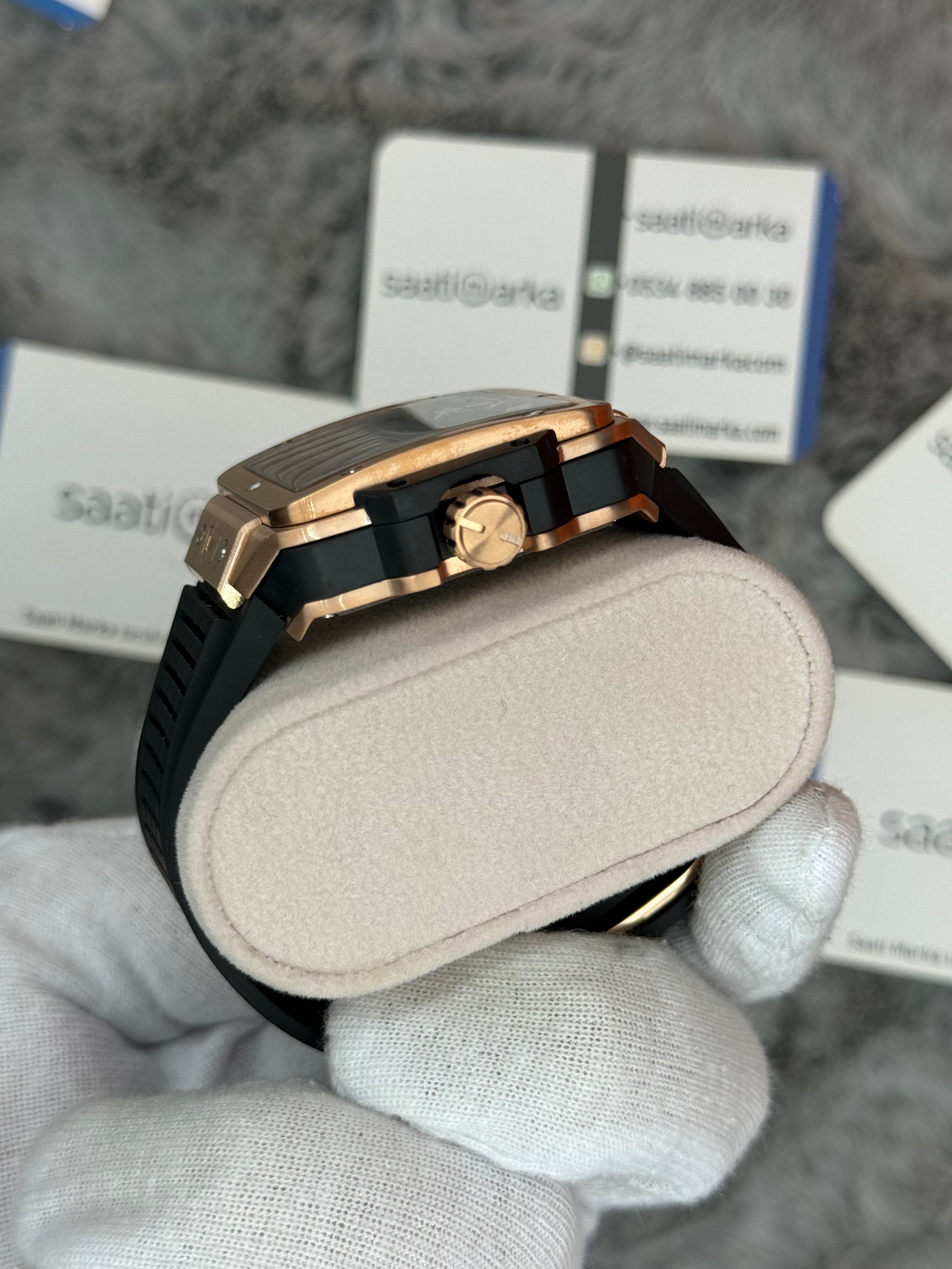 HUBLOT square bang tourbillon 42mm rose kasa siyah kauçuk kordon erkek kol saati