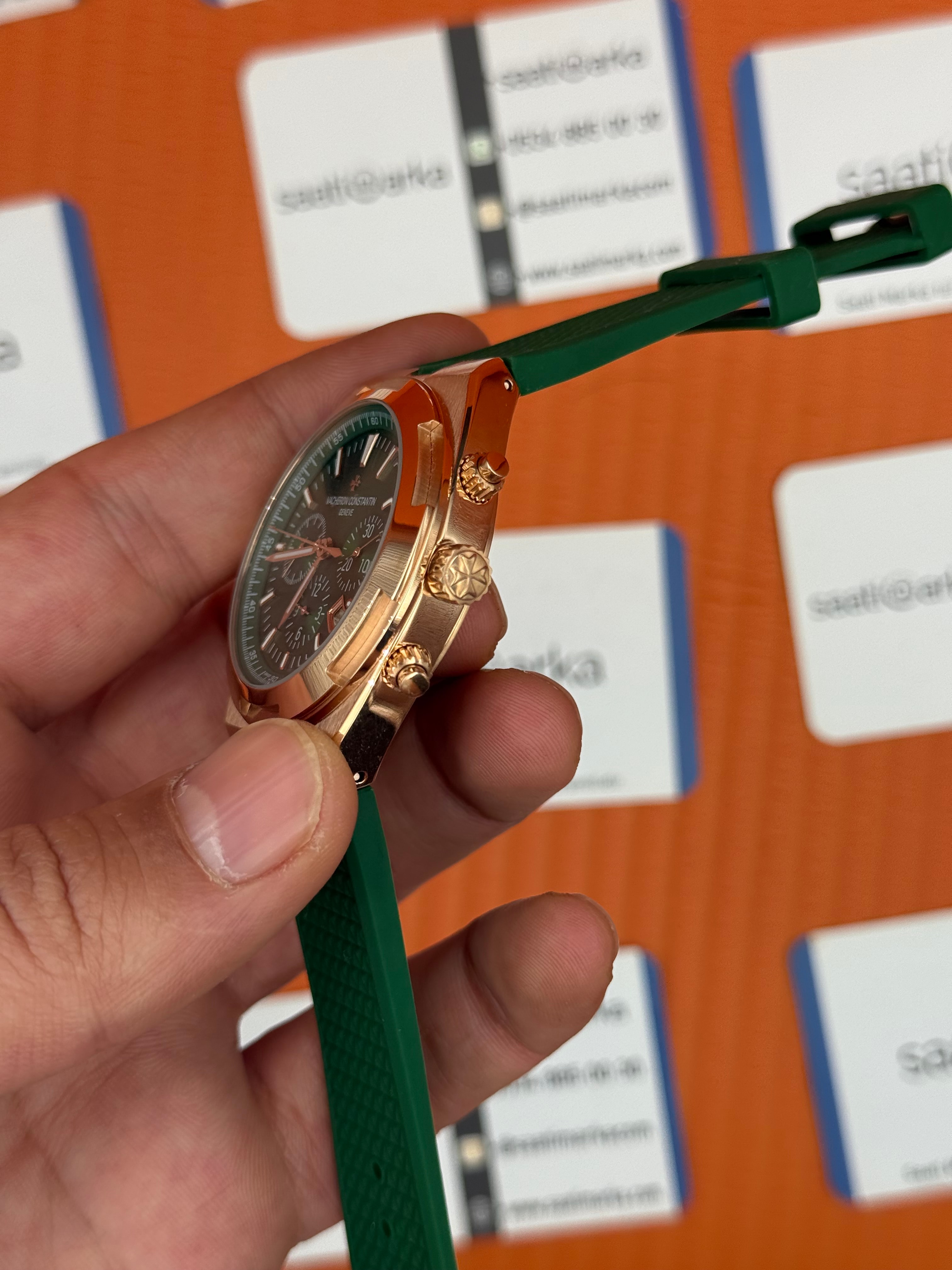 VACHERON CONSTANTIN overseas chronograph yeşil kadran rose kasa yeşil kauçuk kordon erkek kol saati