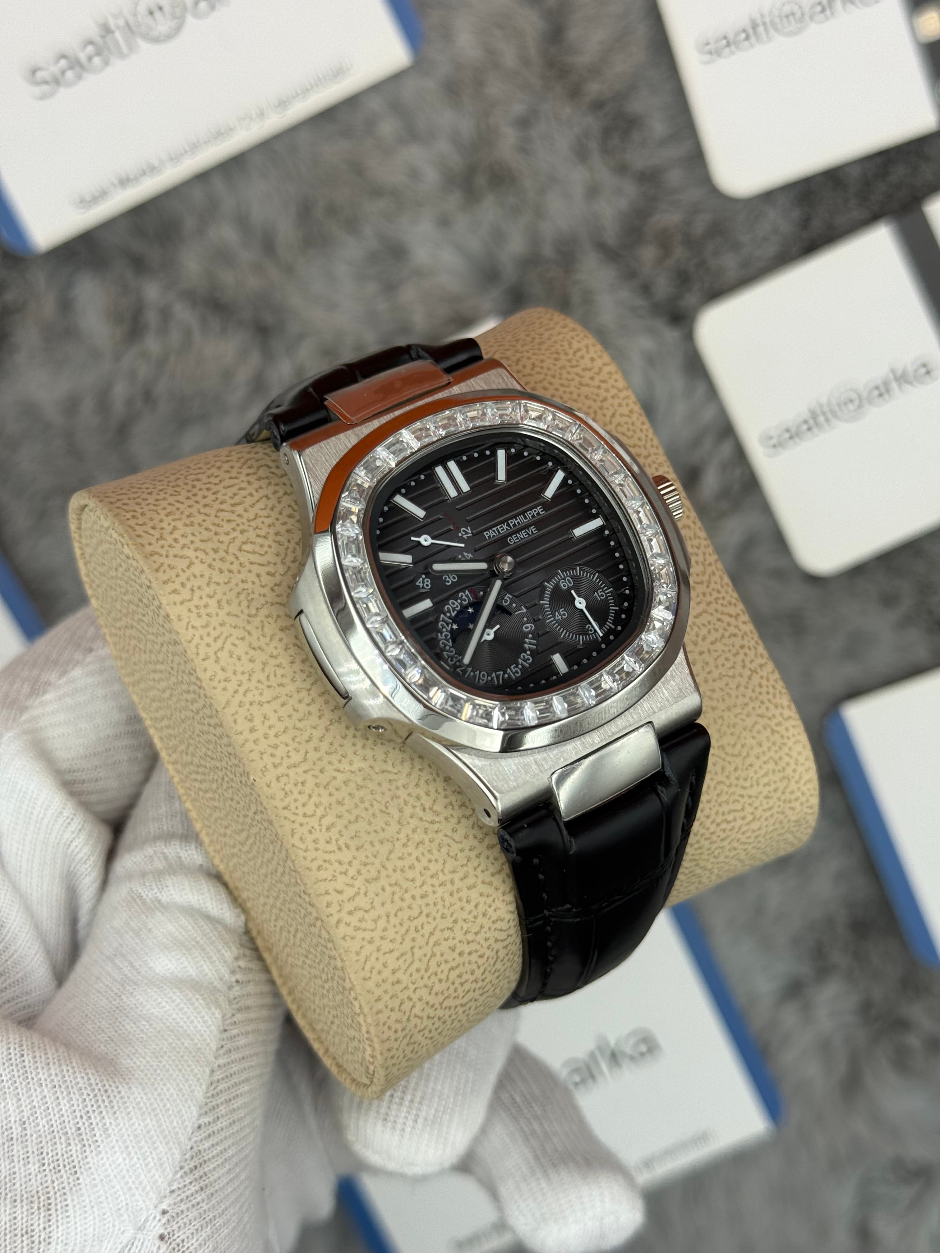 PATEK PHİLİPPE nautilus moontphase 5712 taşlı bezel gri kadran siyah deri kordon silver kasa 40mm erkek kol saati