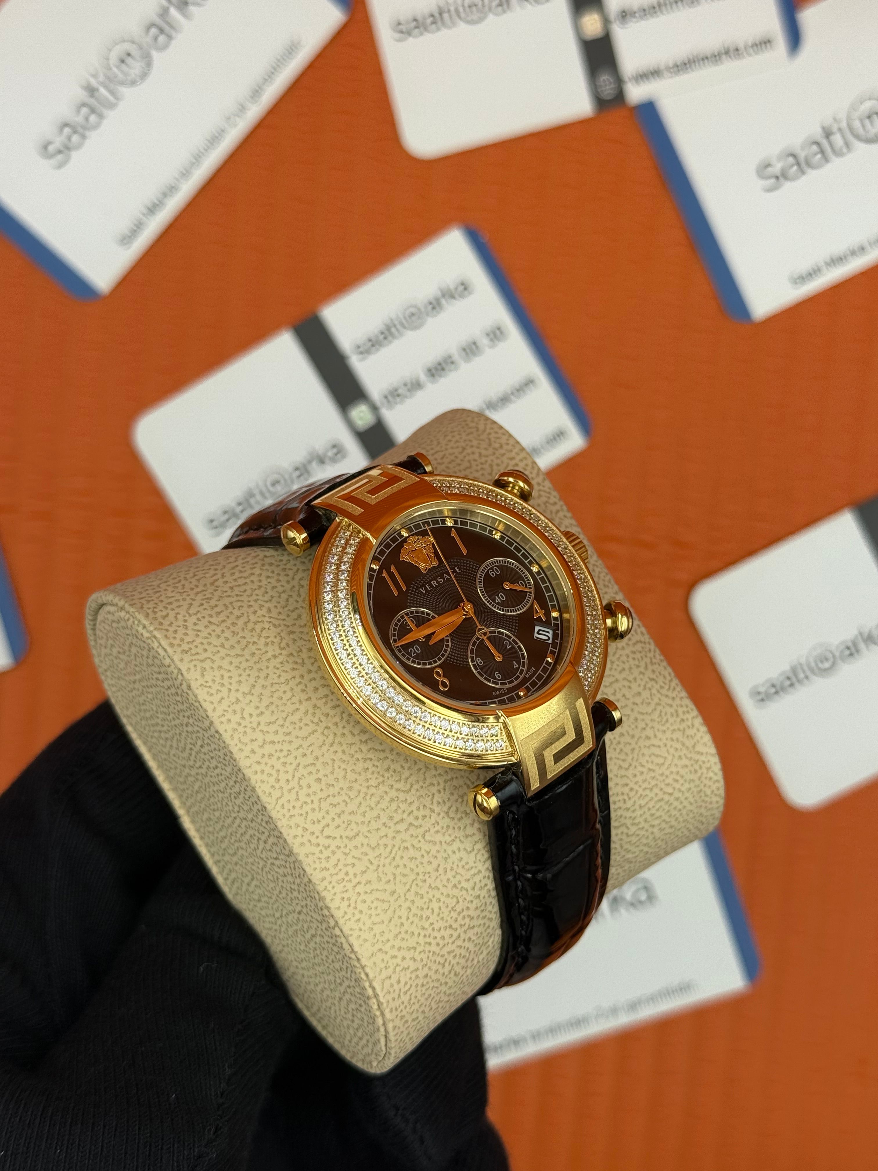 VERSACE taşlı bezel siyah kadran siyah deri kordon gold kasa kadın kol saati