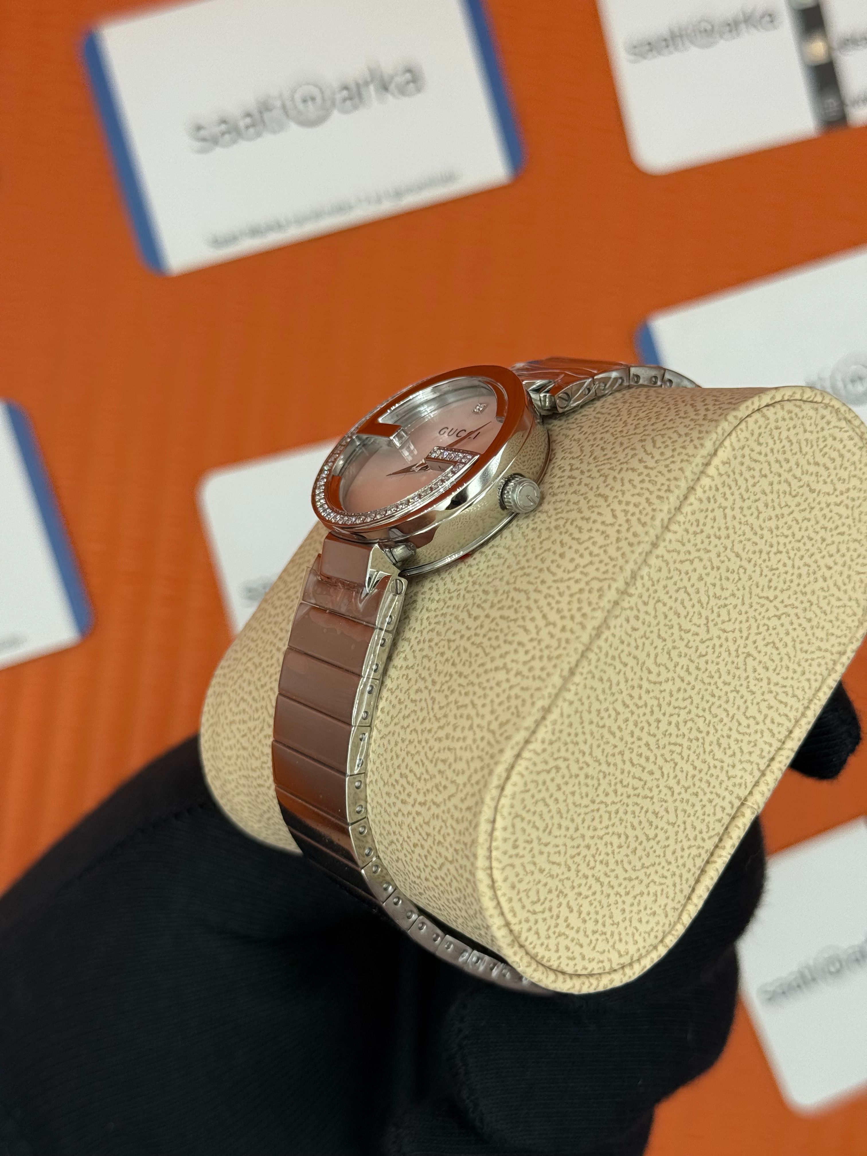 GUCCI sedefli beyaz kadran silver kordon 