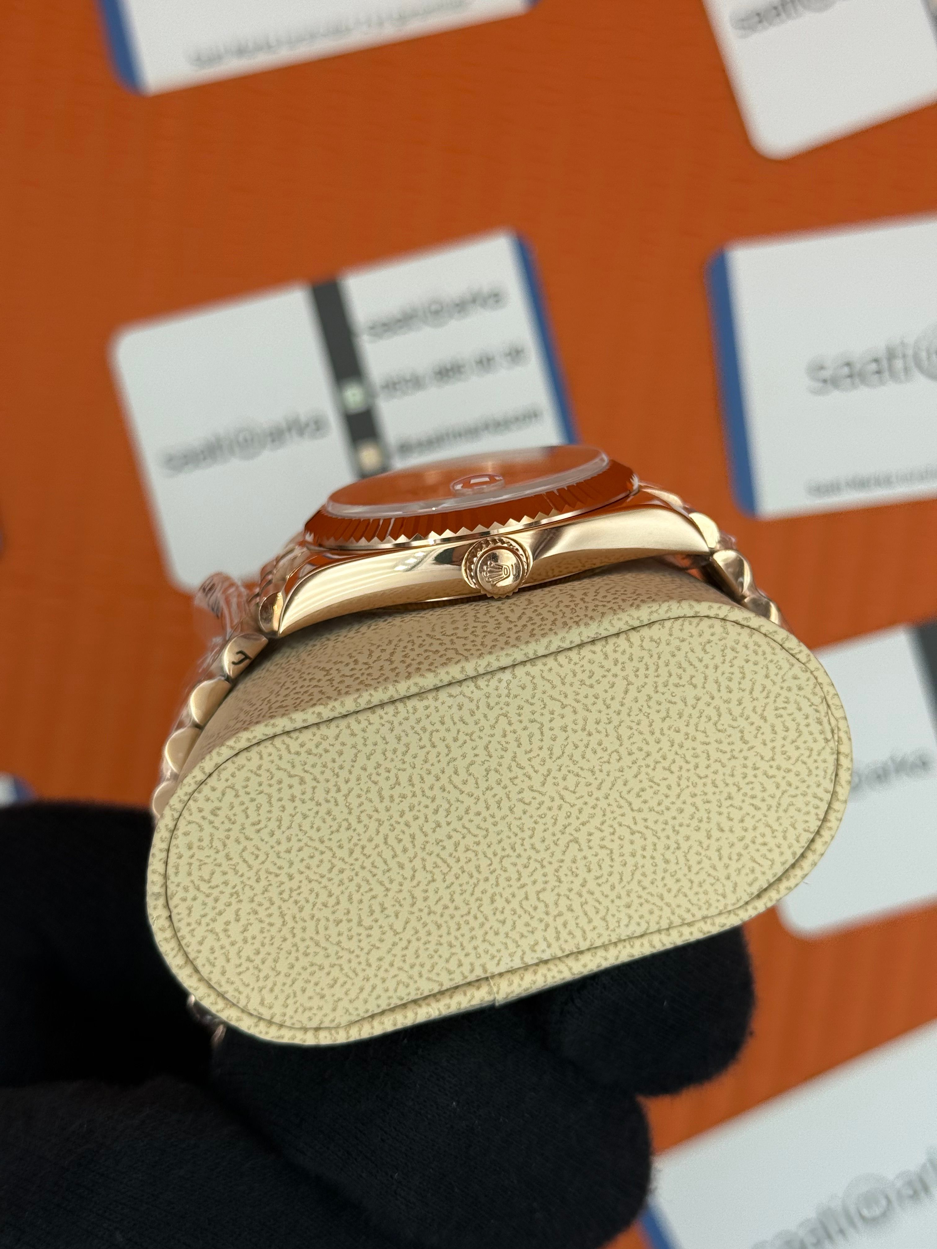 ROLEX Day Date roma rakamlı rose kadran rose kasa-kordon jubilee