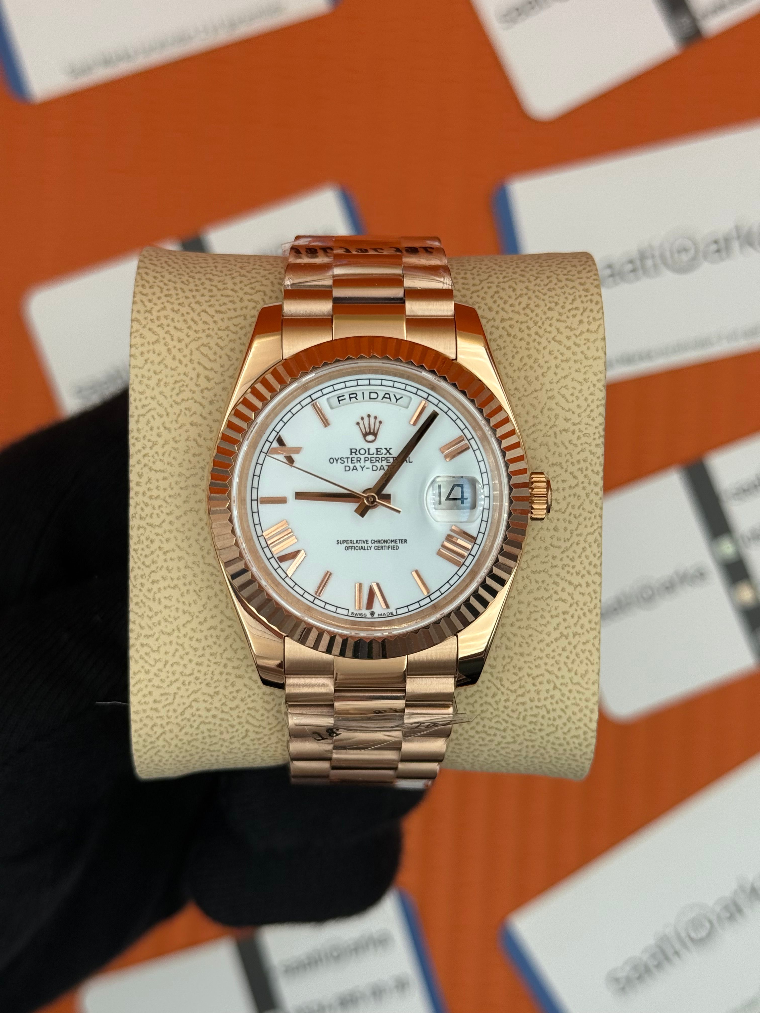 ROLEX Day Date roma rakamlı beyaz kadran rose kasa-kordon oyster