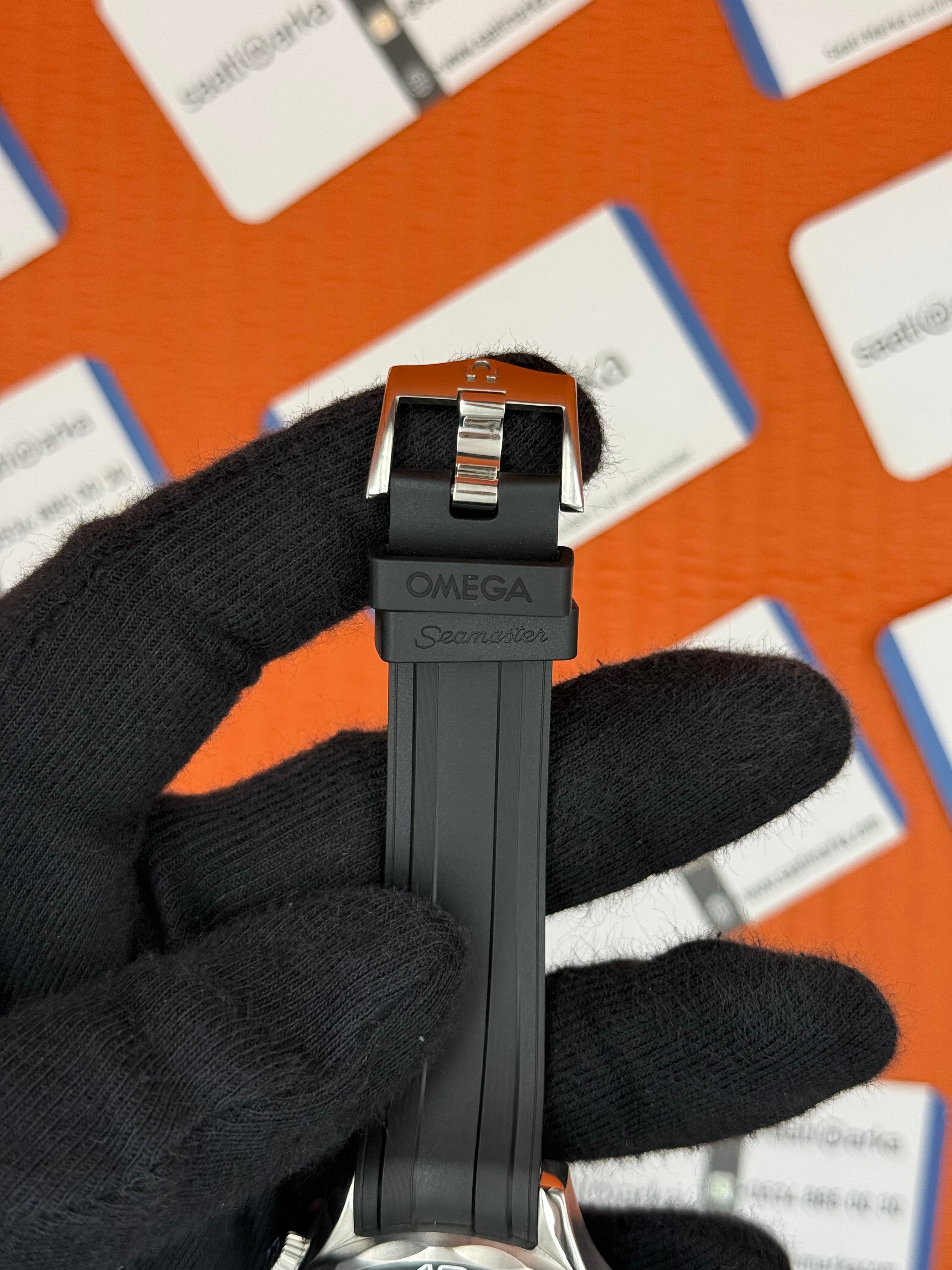 OMEGA SEAMASTER SİYAH KORDON BEYAZ KADRAN