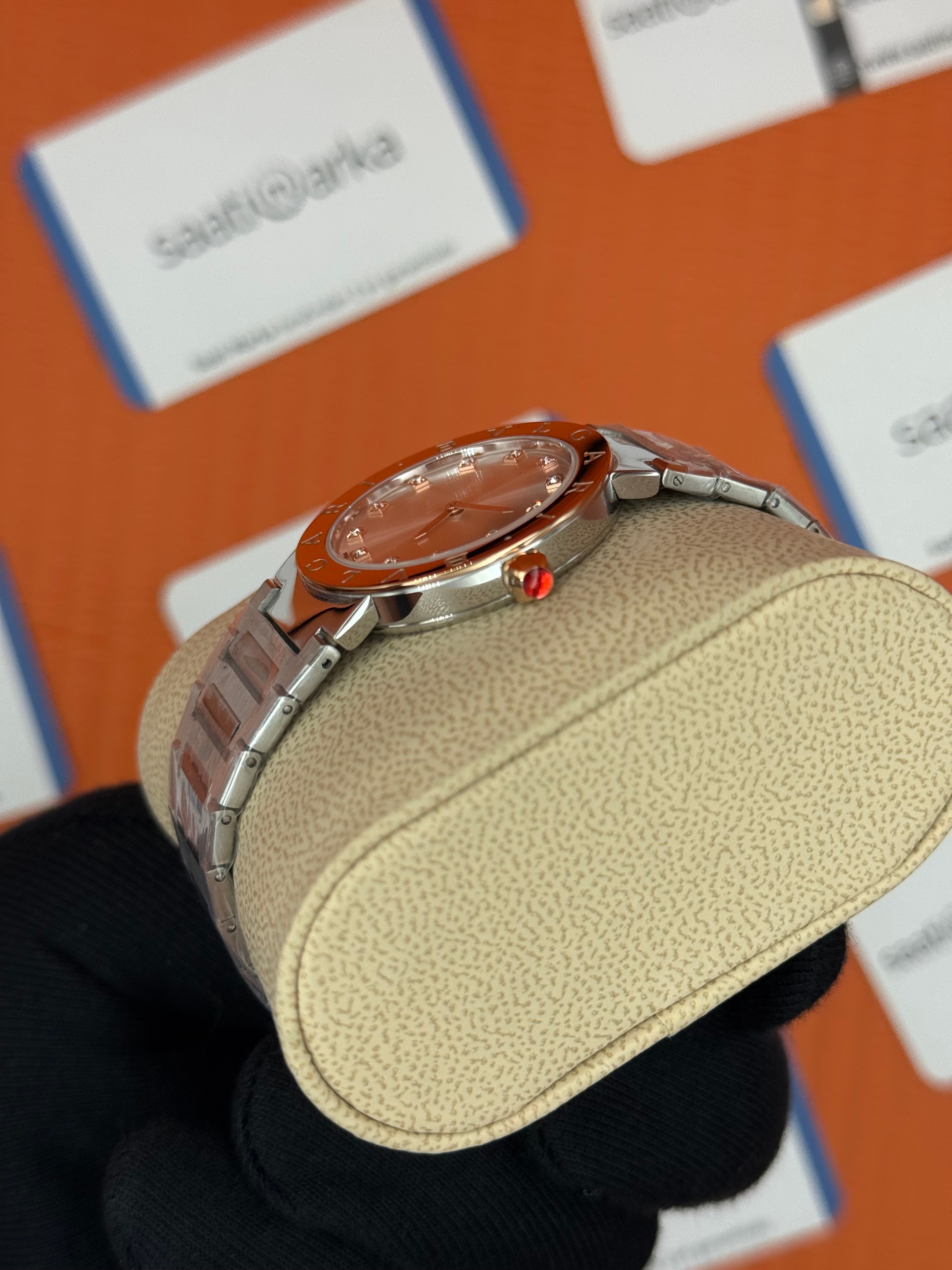 BVLGARI beyaz kadran rose yazılı bezel silver kasa kordon kadın kol saati