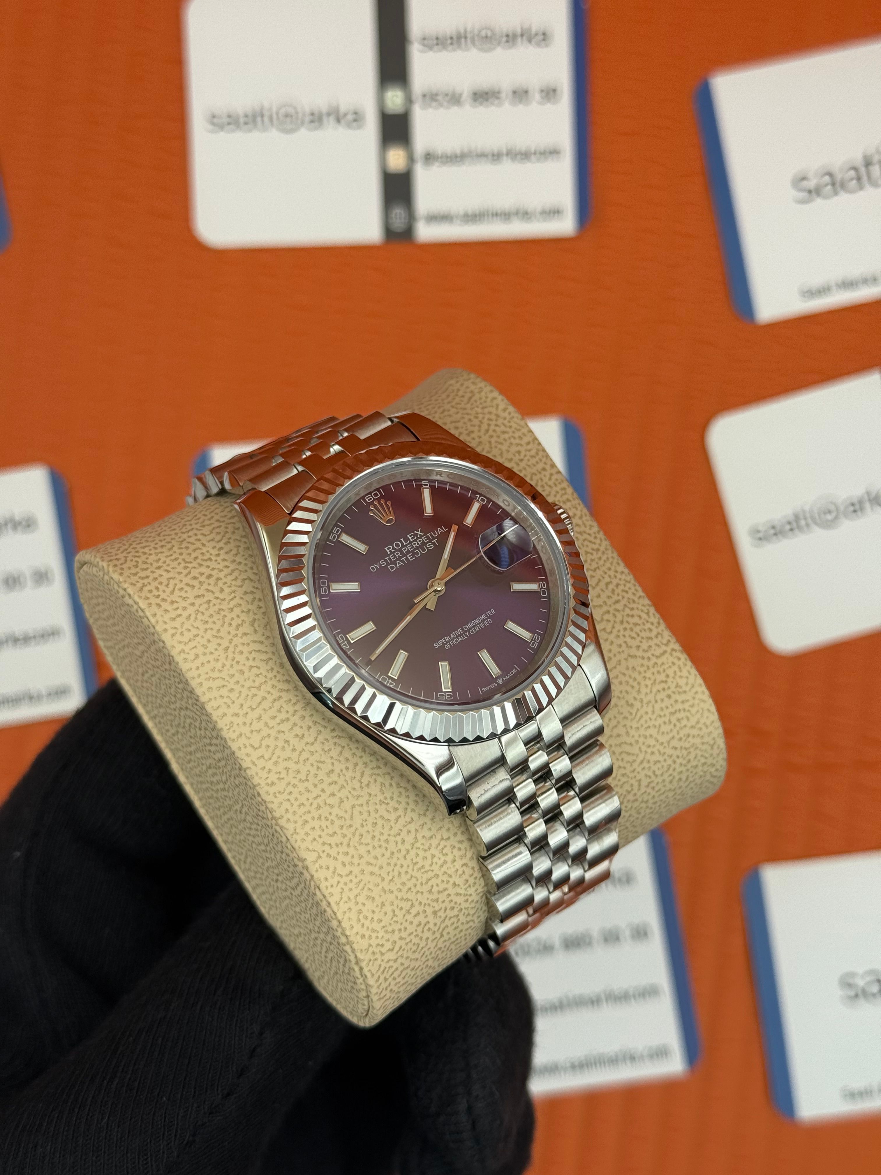 ROLEX Datejust  cherry dial silver jubile kordon