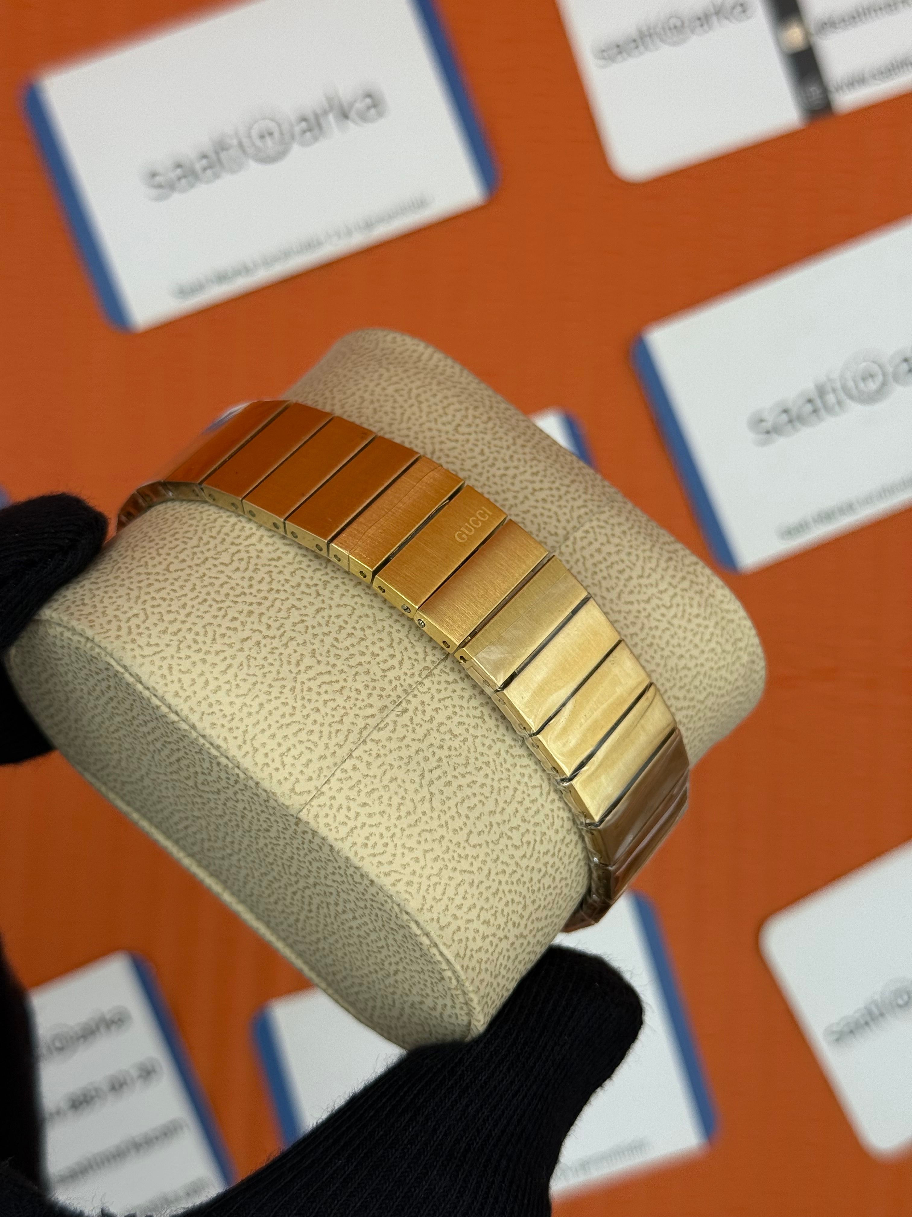 GUCCI GRIP toz pembe kadran gold kordon kadın kol saati