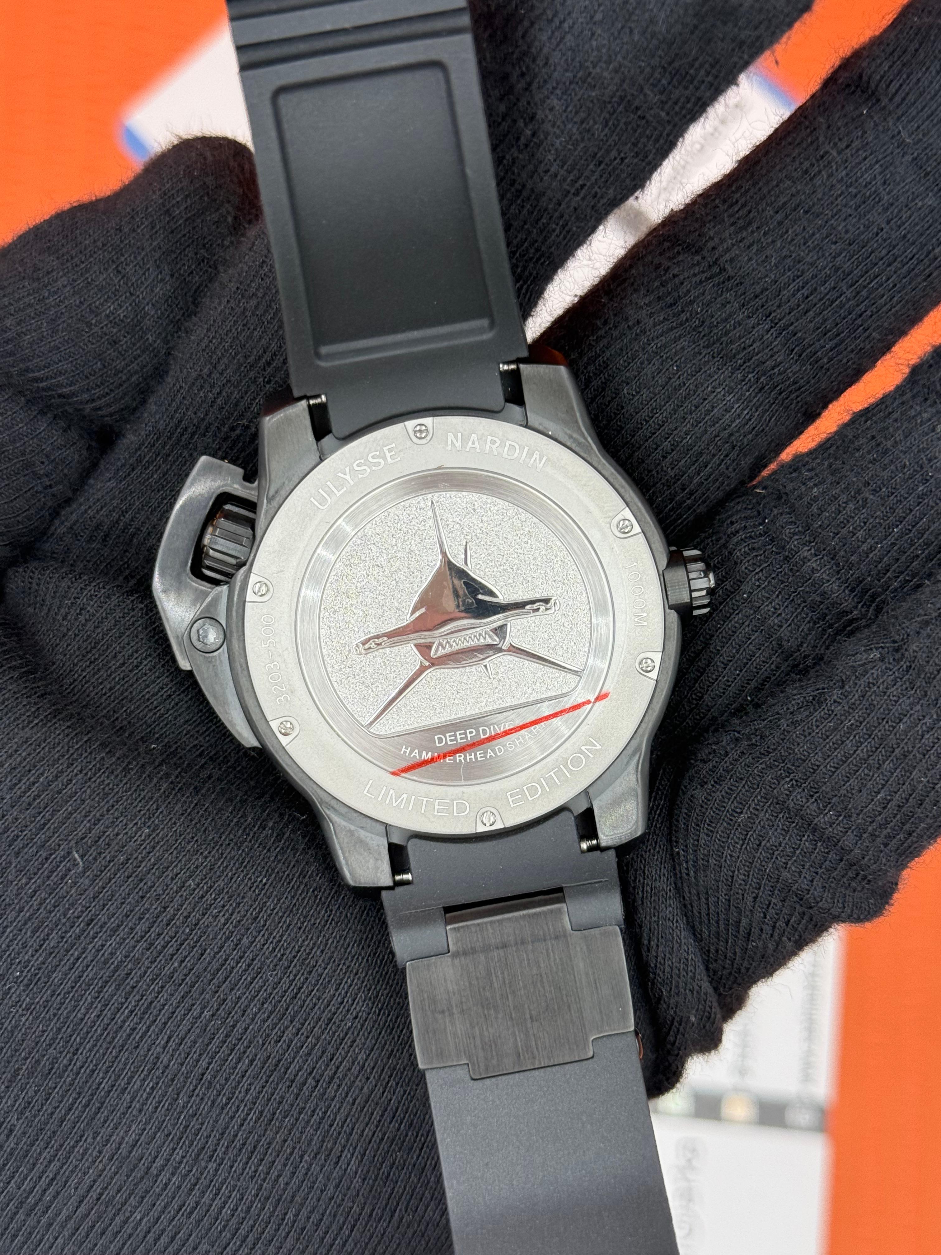 ULYSSE NARDİN CHRONOMETER SİYAH KADRAN SARI DETAYLI SİYAH KORDON KASA