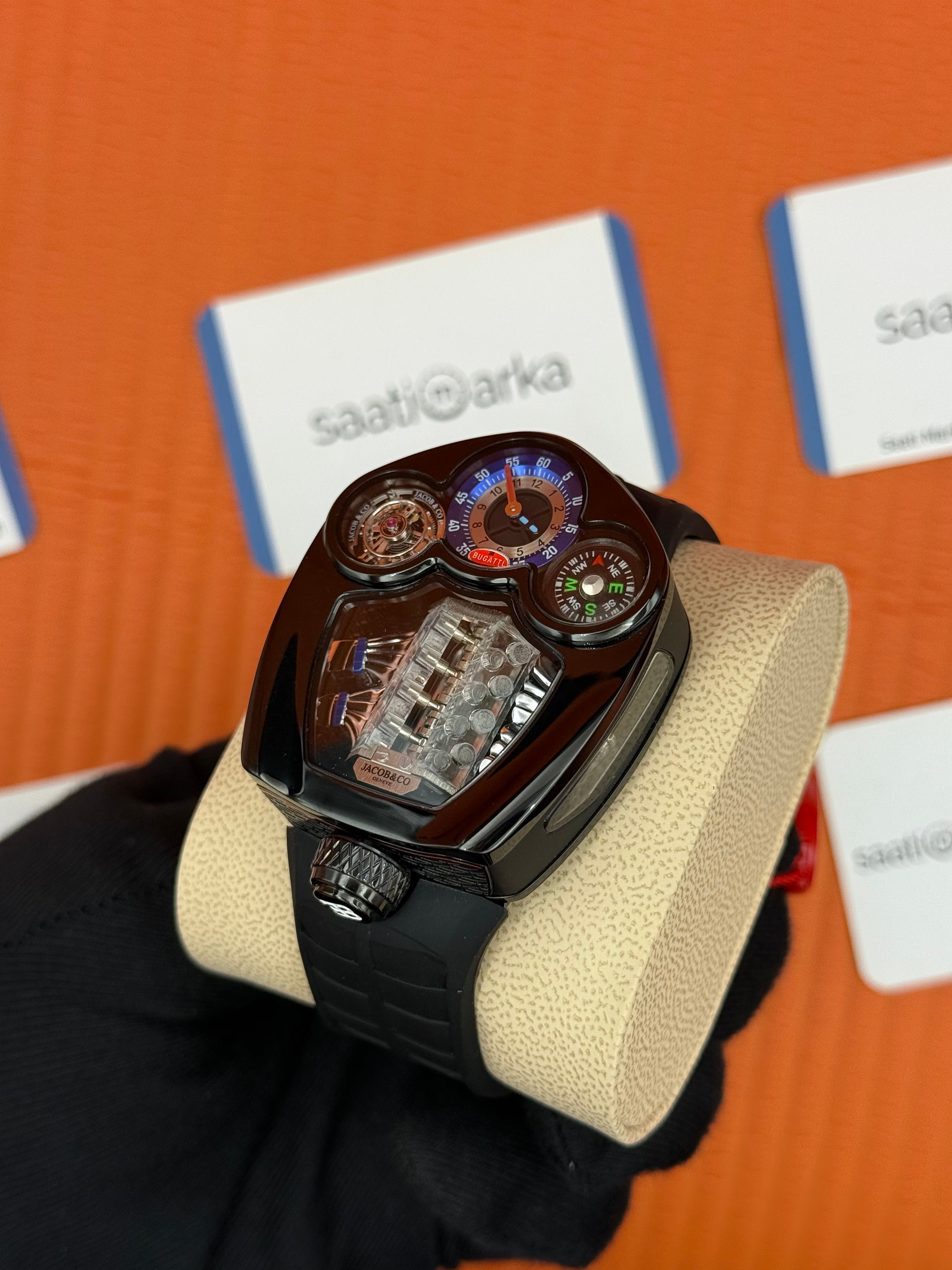 JACOB&CO BUGATTI turbillon kadran siyah kauçuk kordon siyah kasa 