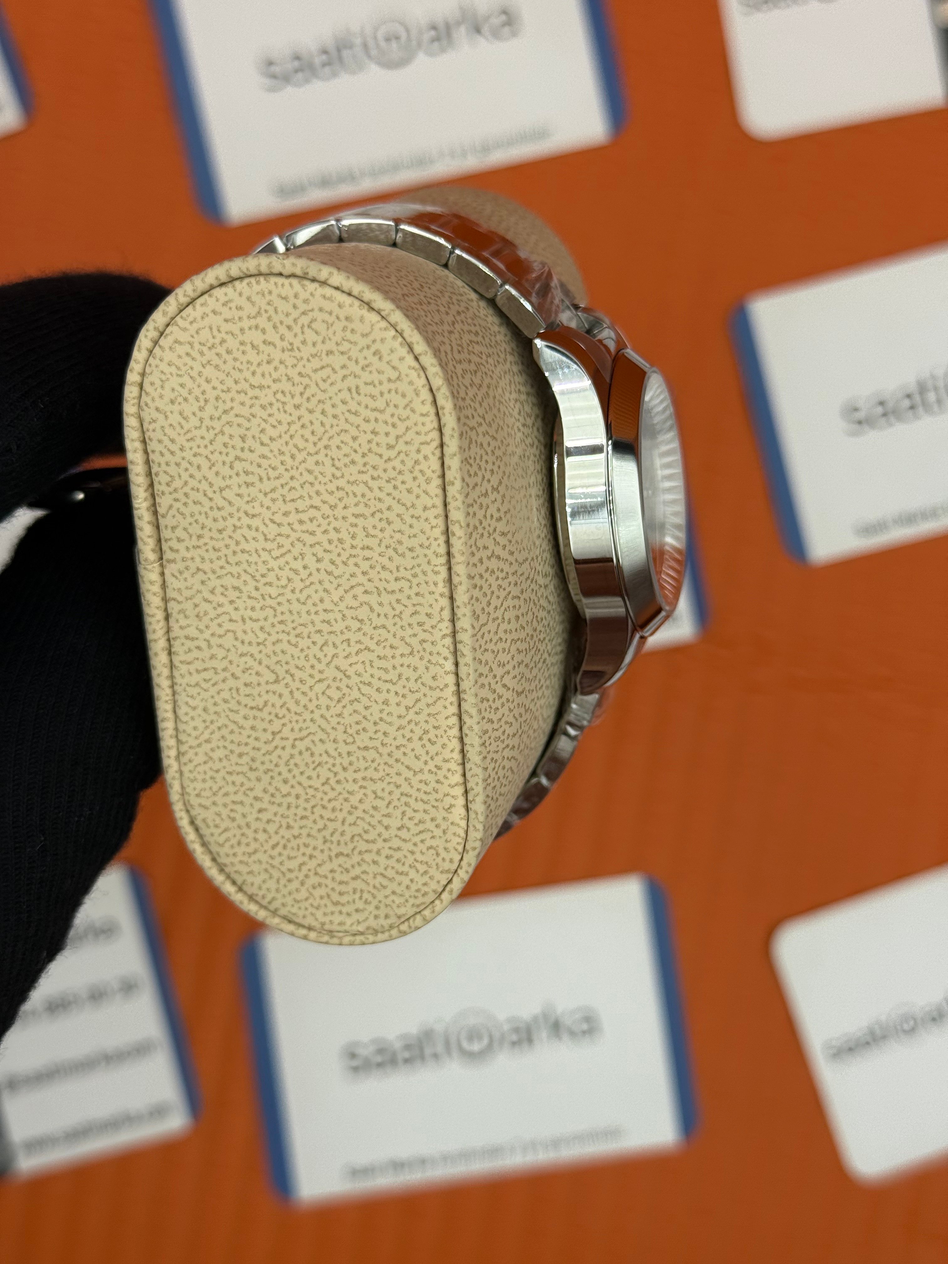 GUCCI YA126283 siyah kadran silver kasa kordon kadın kol saati