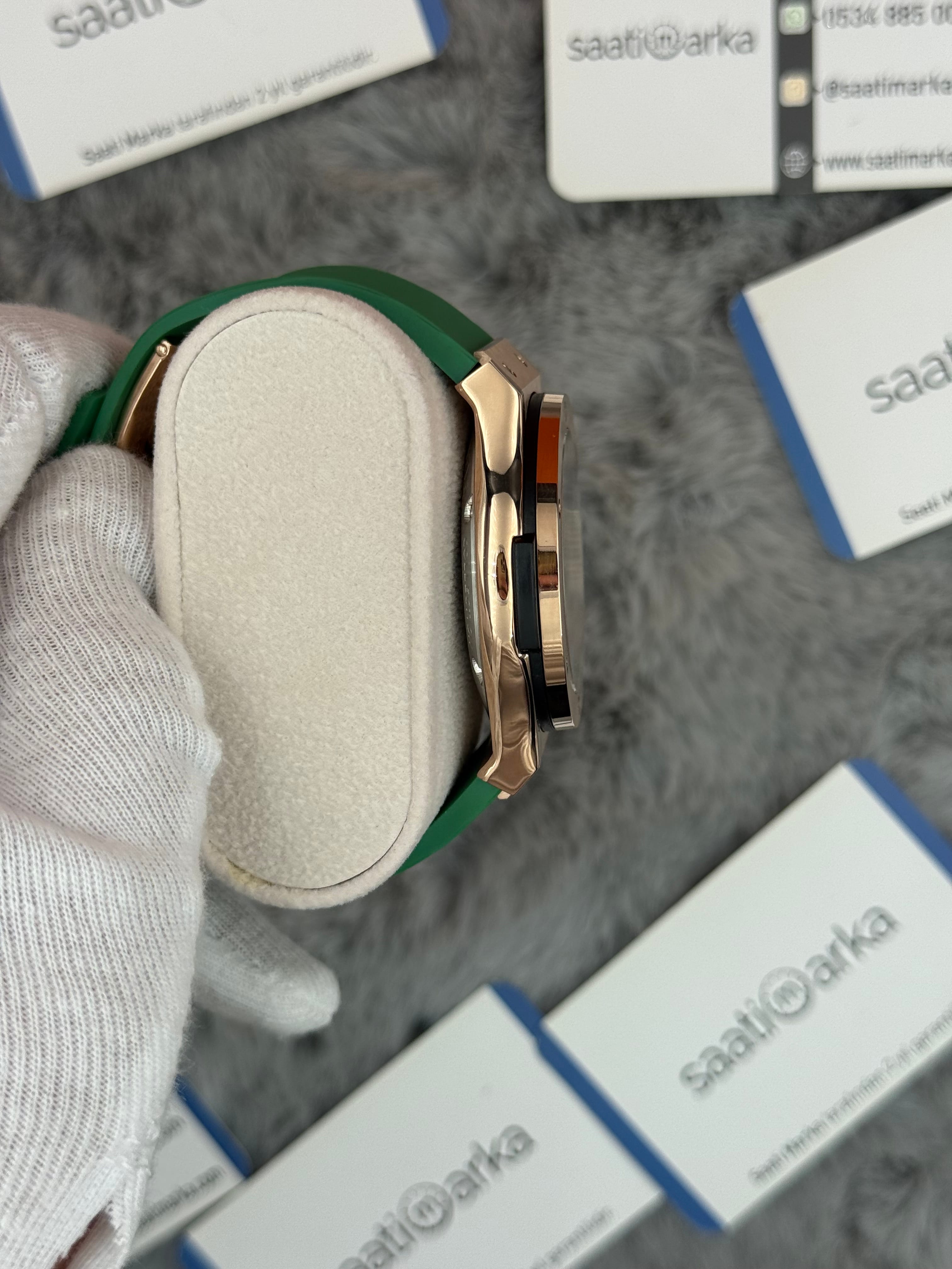 HUBLOT vendome 41mm rose kasa yeşil kadran yeşil kauçuk kordon erkek kol saati