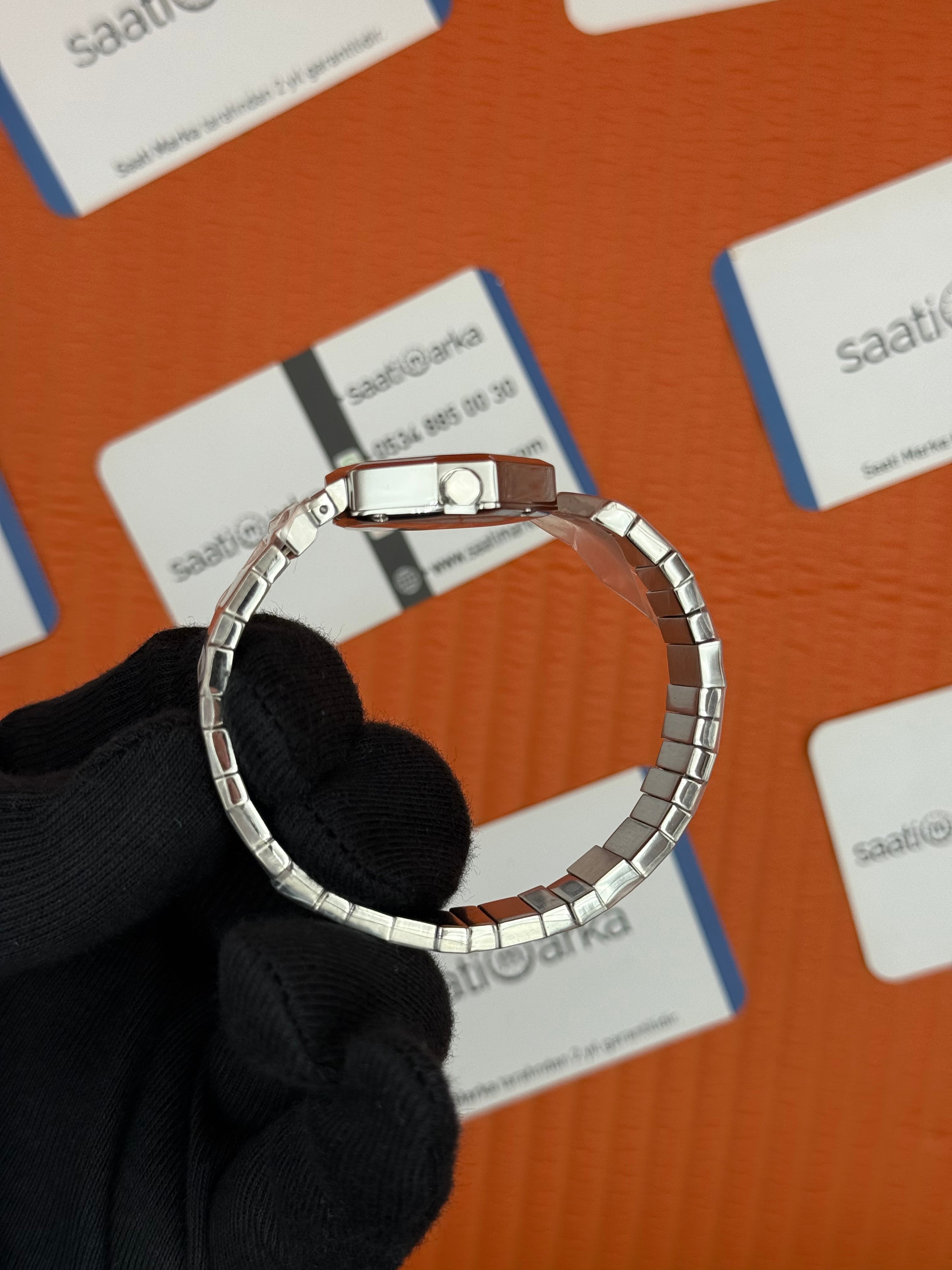 DİOR beyaz kadran silver kasa kordon kadın kol saati