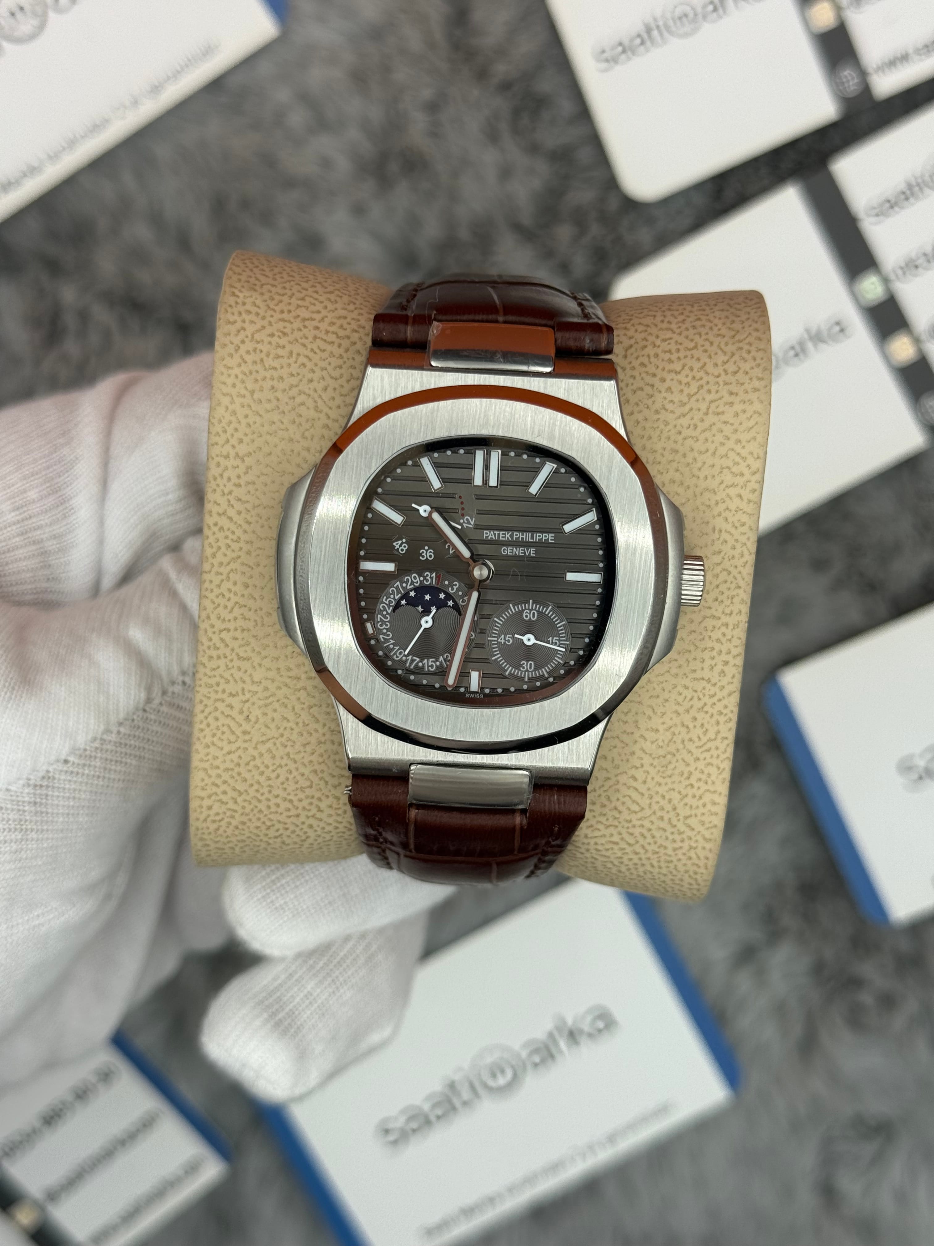 PATEK PHİLİPPE nautilus moontphase 5712 gri kadran kahverengi deri kordon silver kasa 40mm erkek kol saati