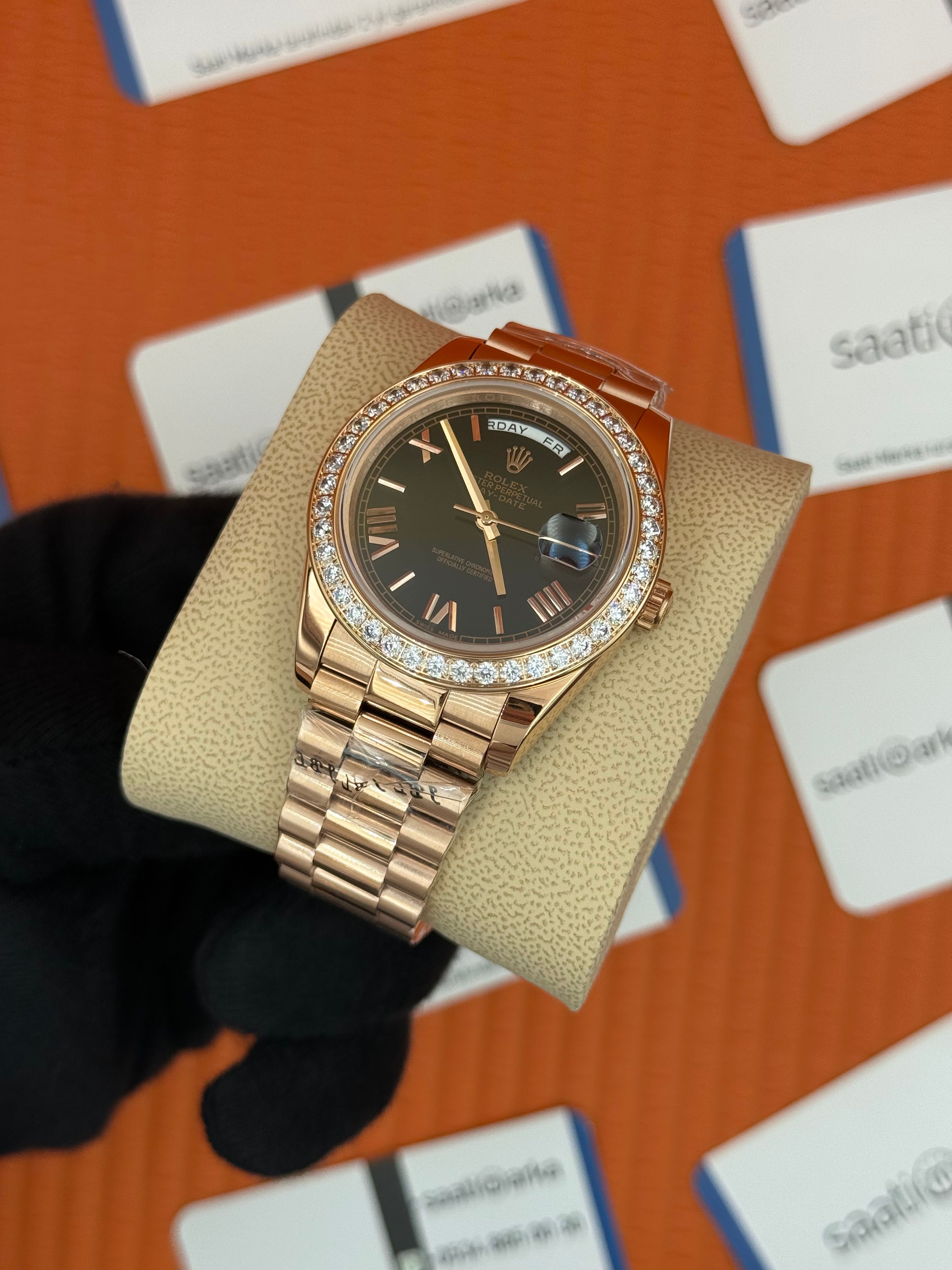 ROLEX Day Date taşlı bezel roma rakamlı siyah kadran rose kasa-kordon oyster