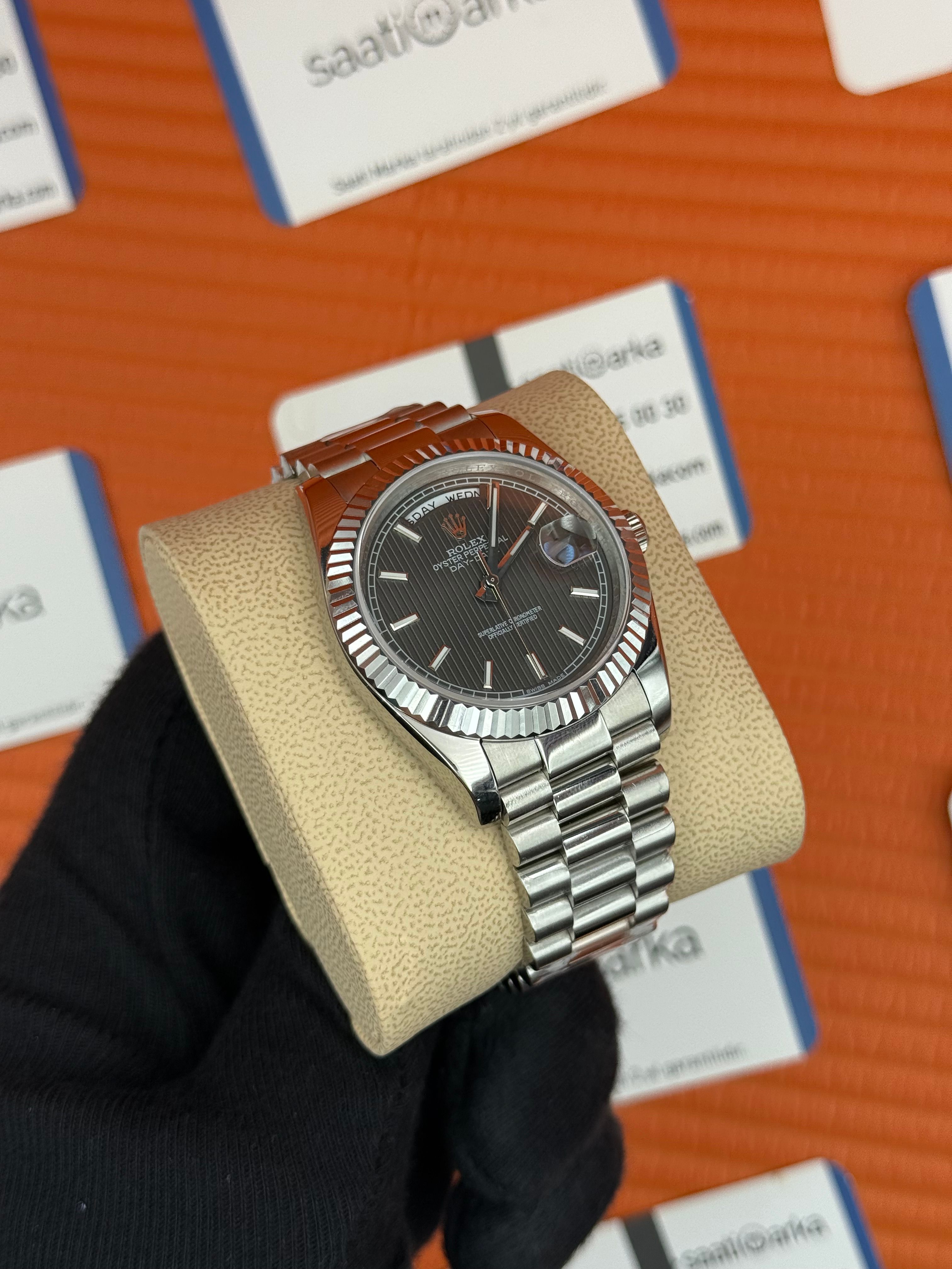 ROLEX Day Date çizgili gri kadran silver president kordon