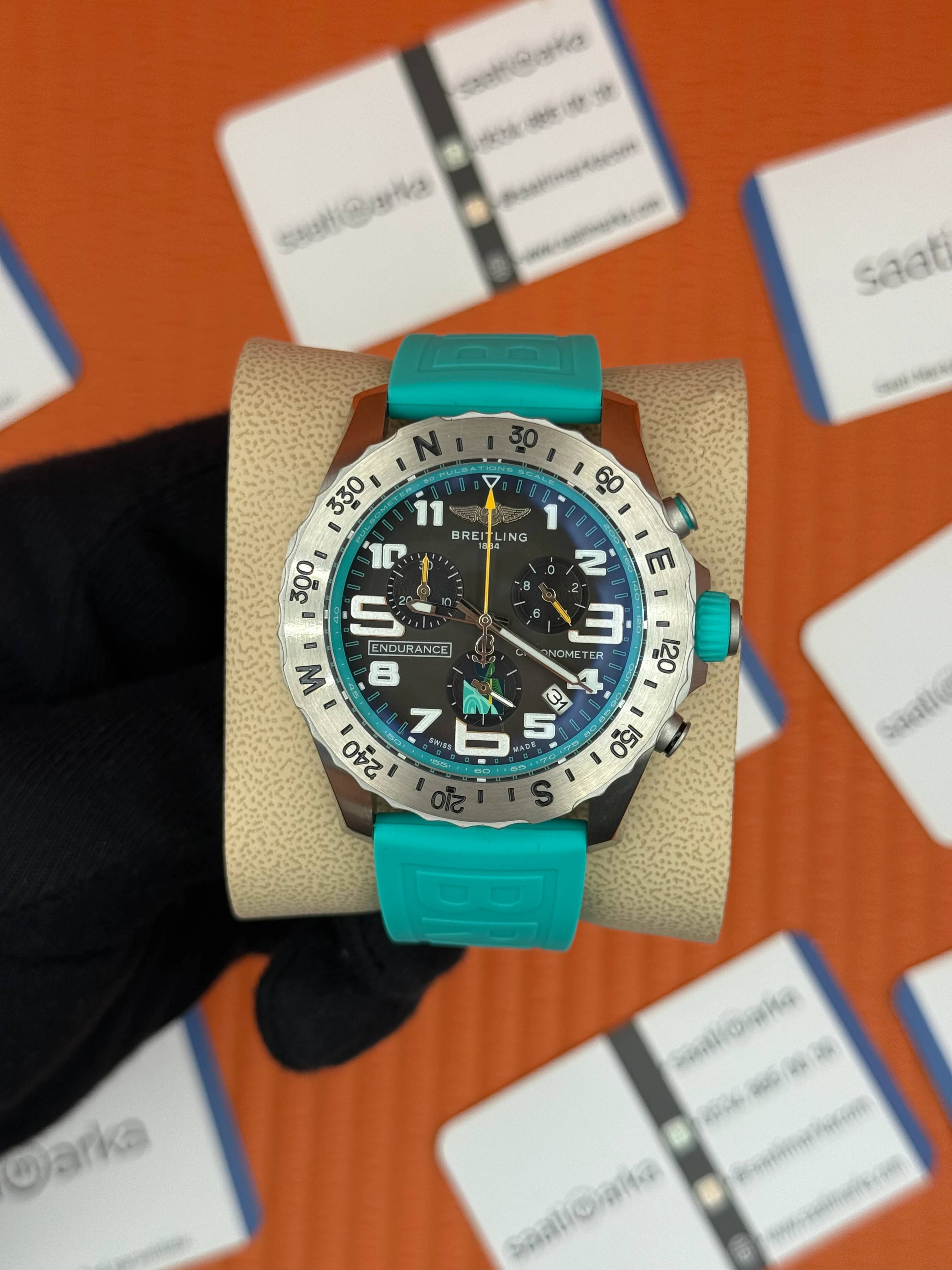 BREITLING Endurance turkuaz kauçuk kordon siyah kadran çelik kasa