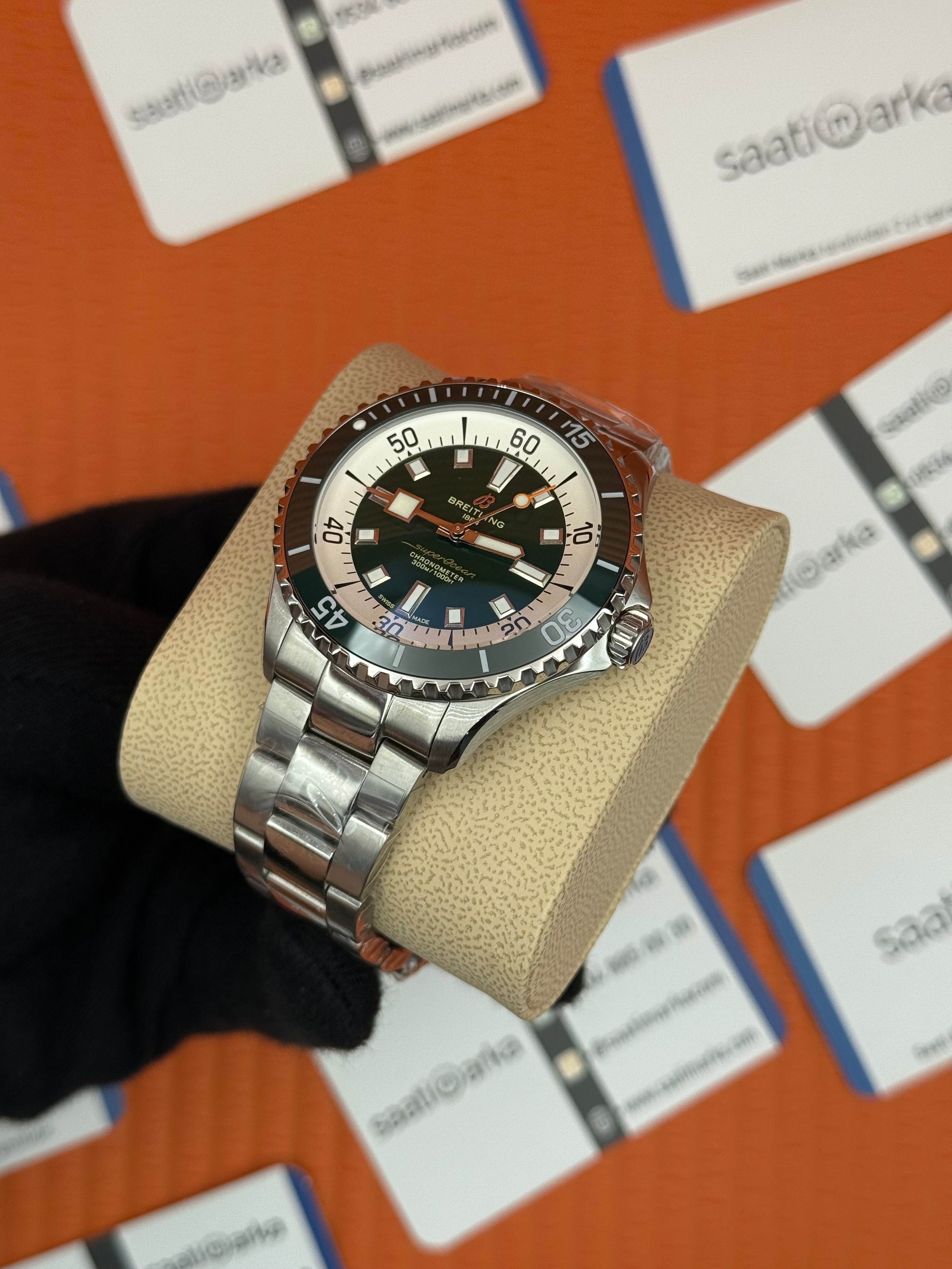 BREITLING Superocean çelik kasa kordon yeşil kadran 