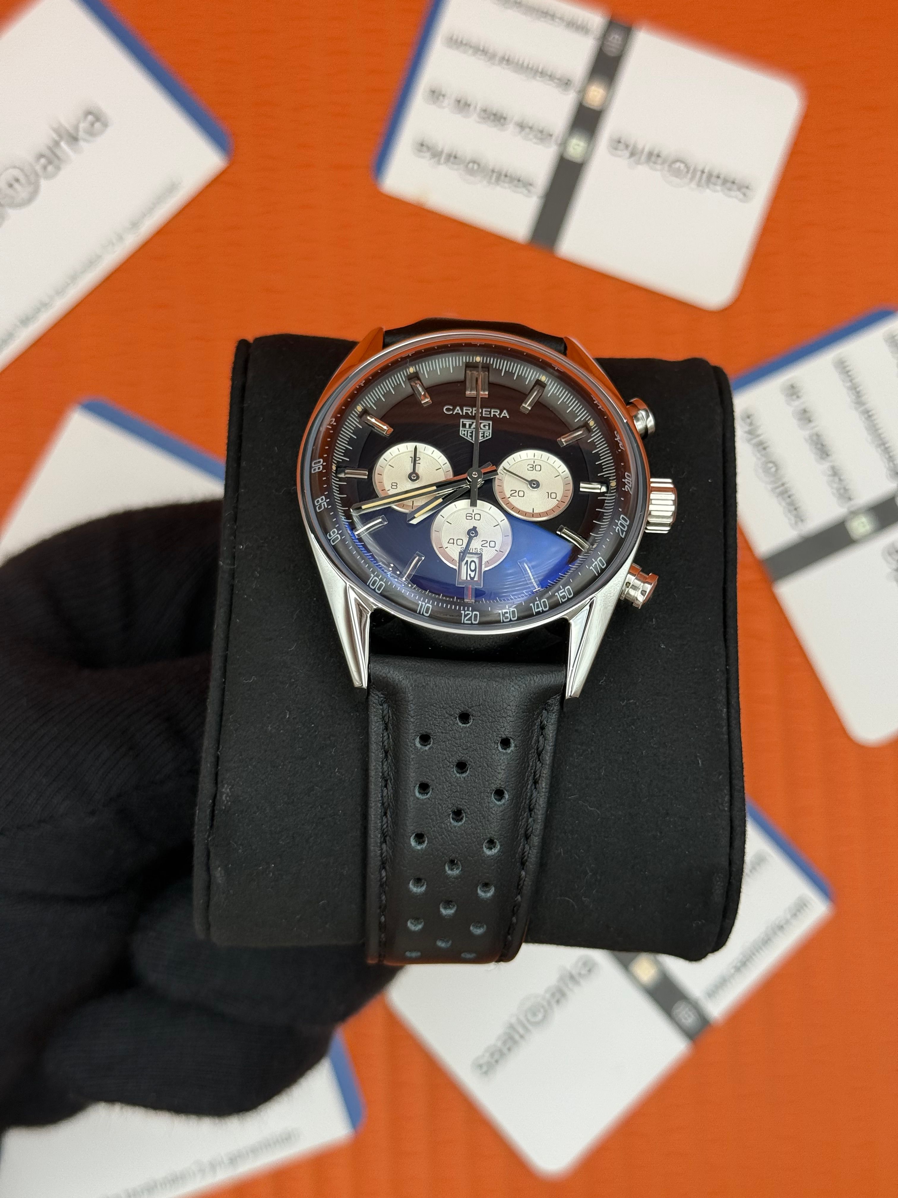 TAGHEUER CARRERA SİYAH DERİ KORDON SİYAH BEYAZ KADRAN 