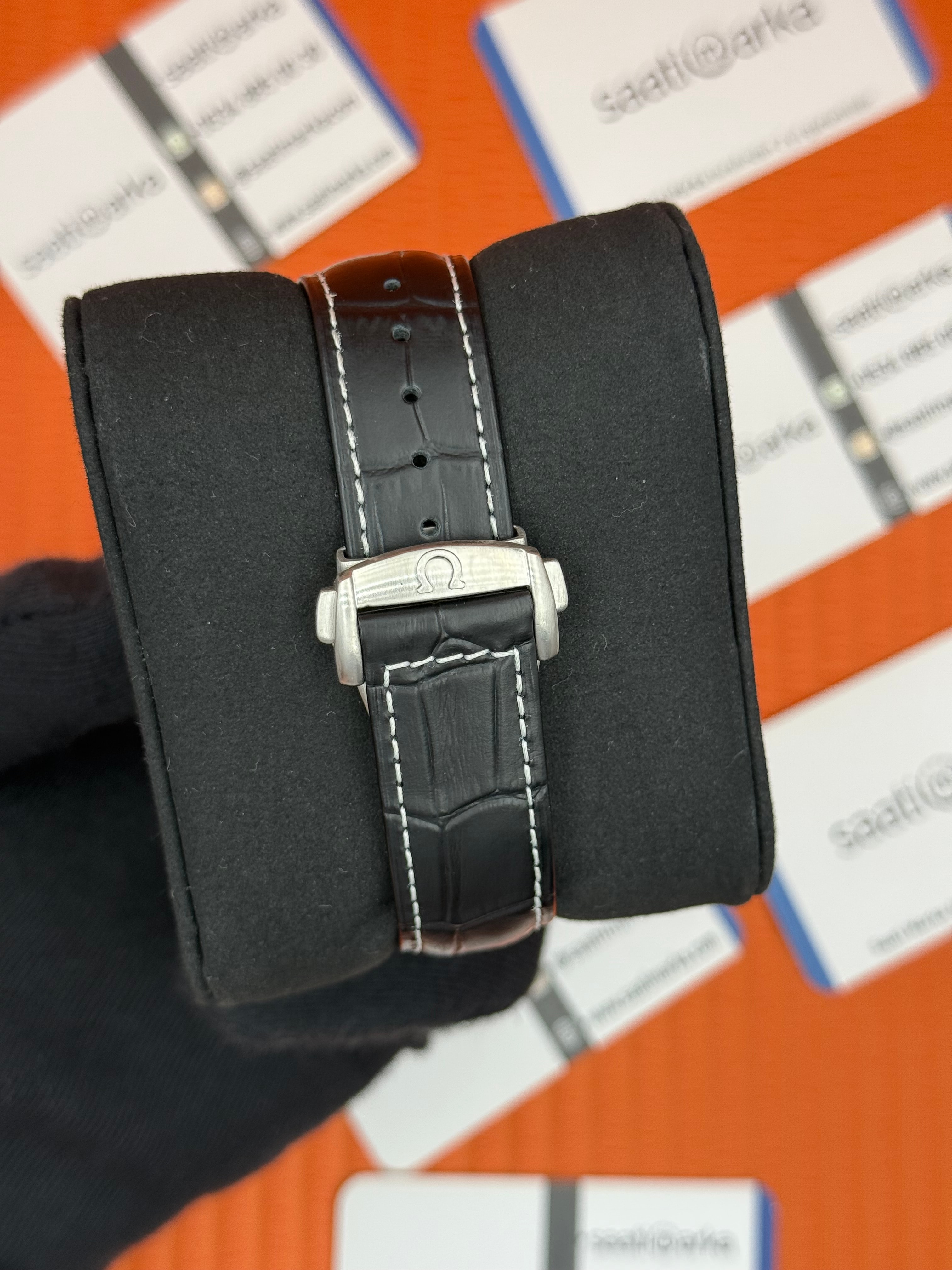 OMEGA SPEEDMASTER  SİYAH DERİ KORDON ÇELİK KASA SİYAH BEZEL