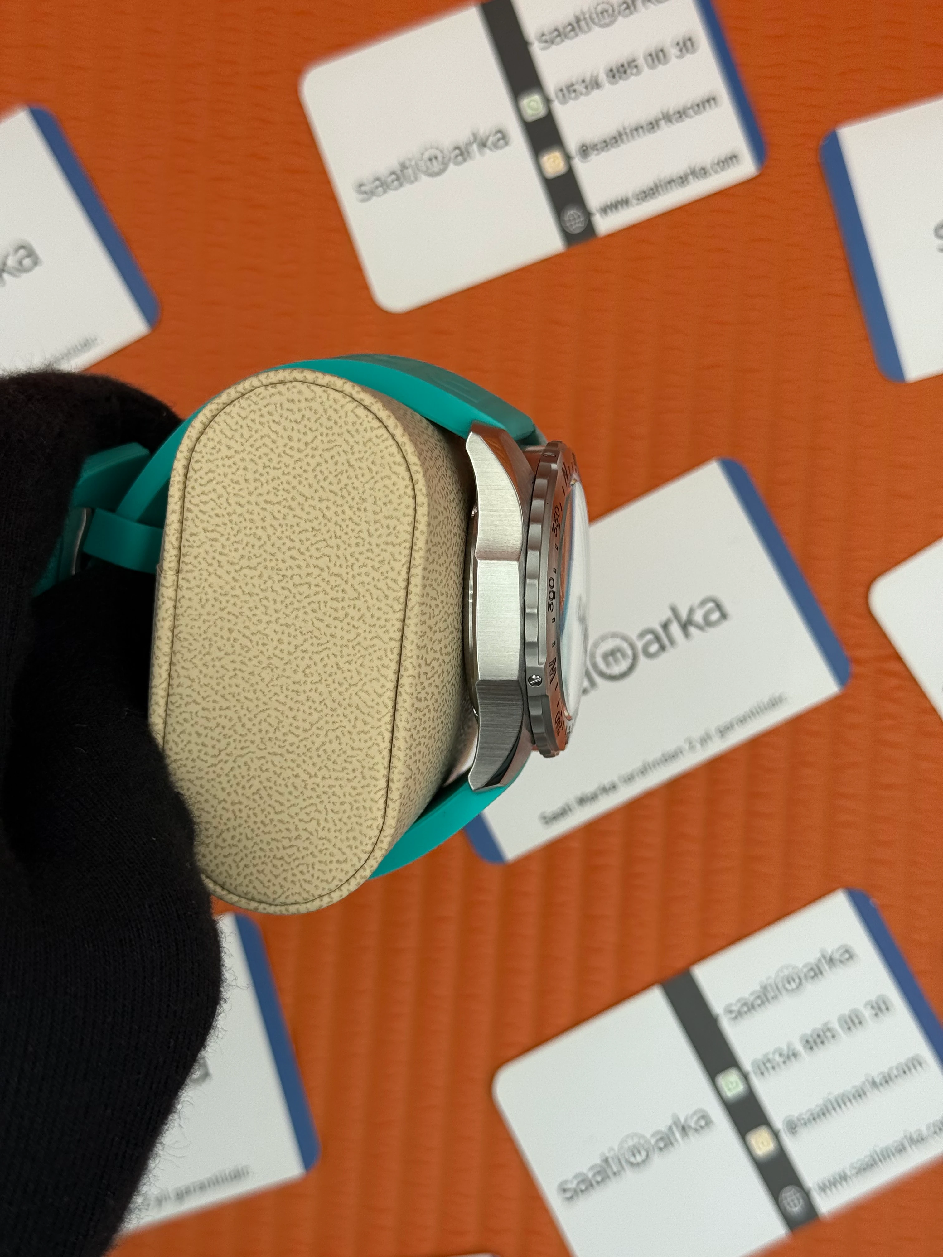 BREITLING Endurance turkuaz kauçuk kordon siyah kadran çelik kasa