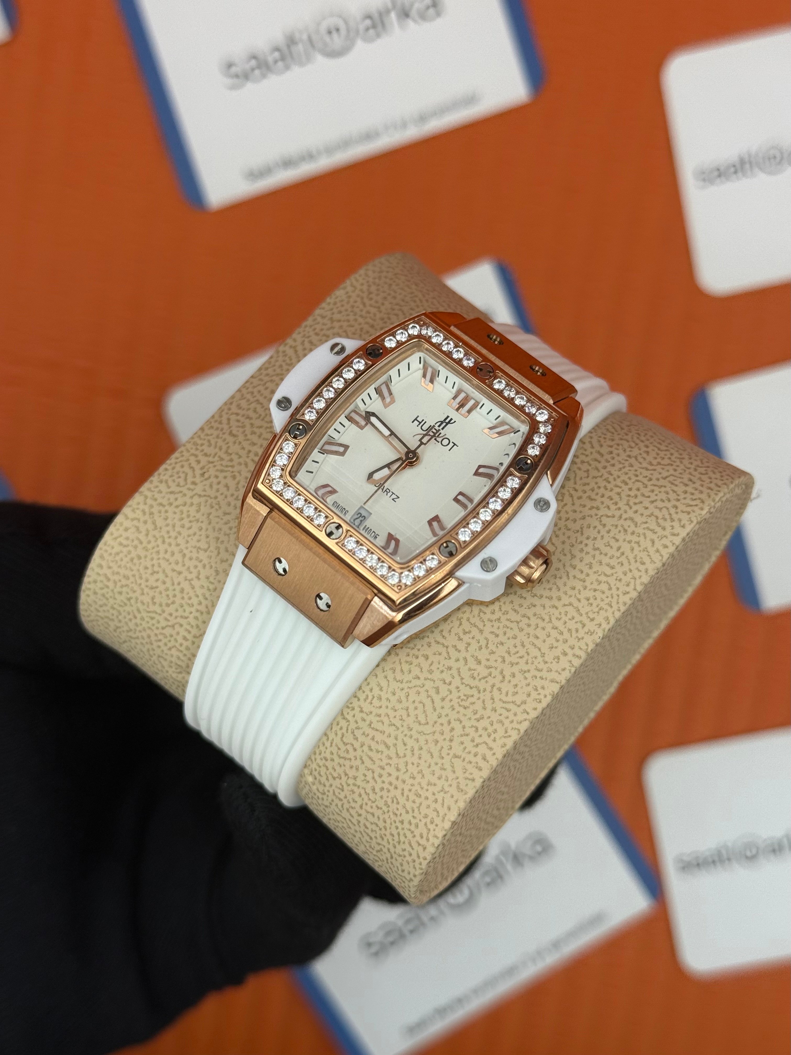 HUBLOT taşlı bezel rose kasa beyaz kadran beyaz kauçuk kordon kadın kol saati