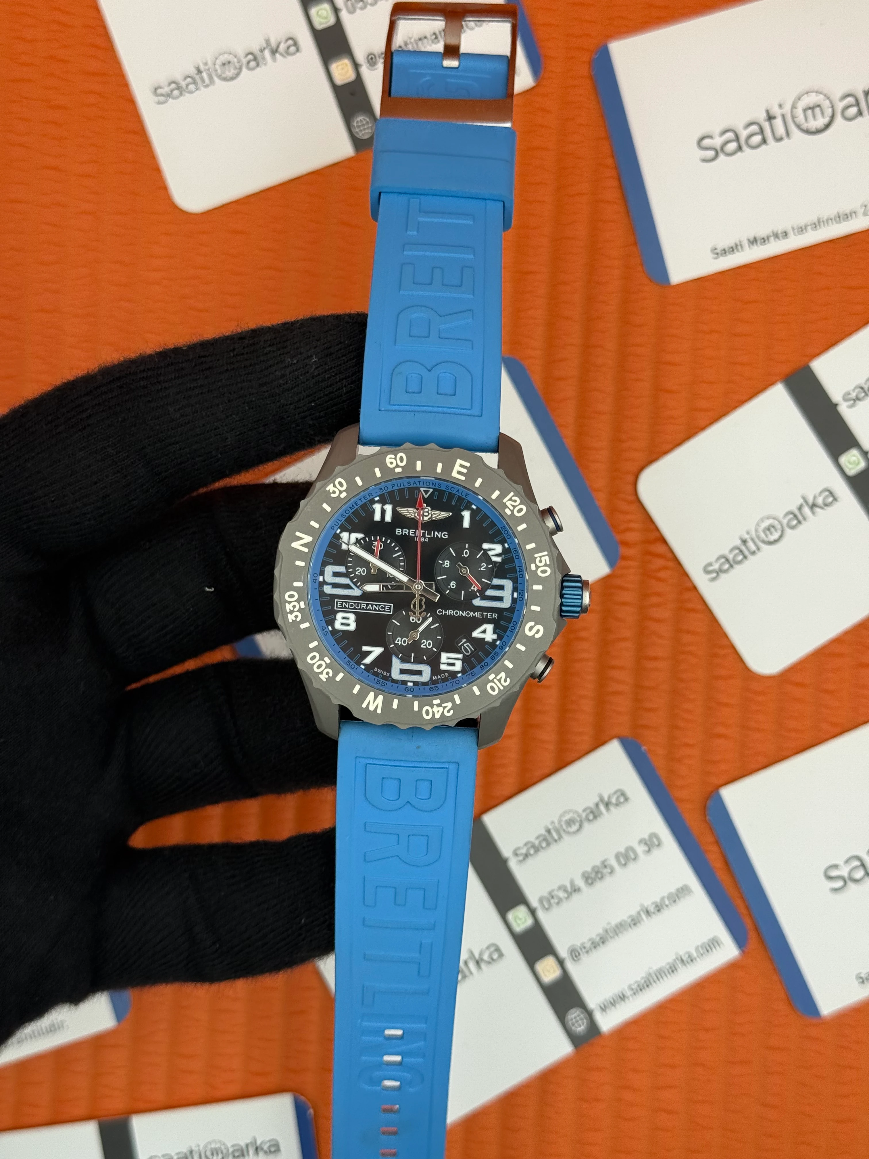 BREITLING Endurance mavi kauçuk kordon siyah kadran çelik kasa