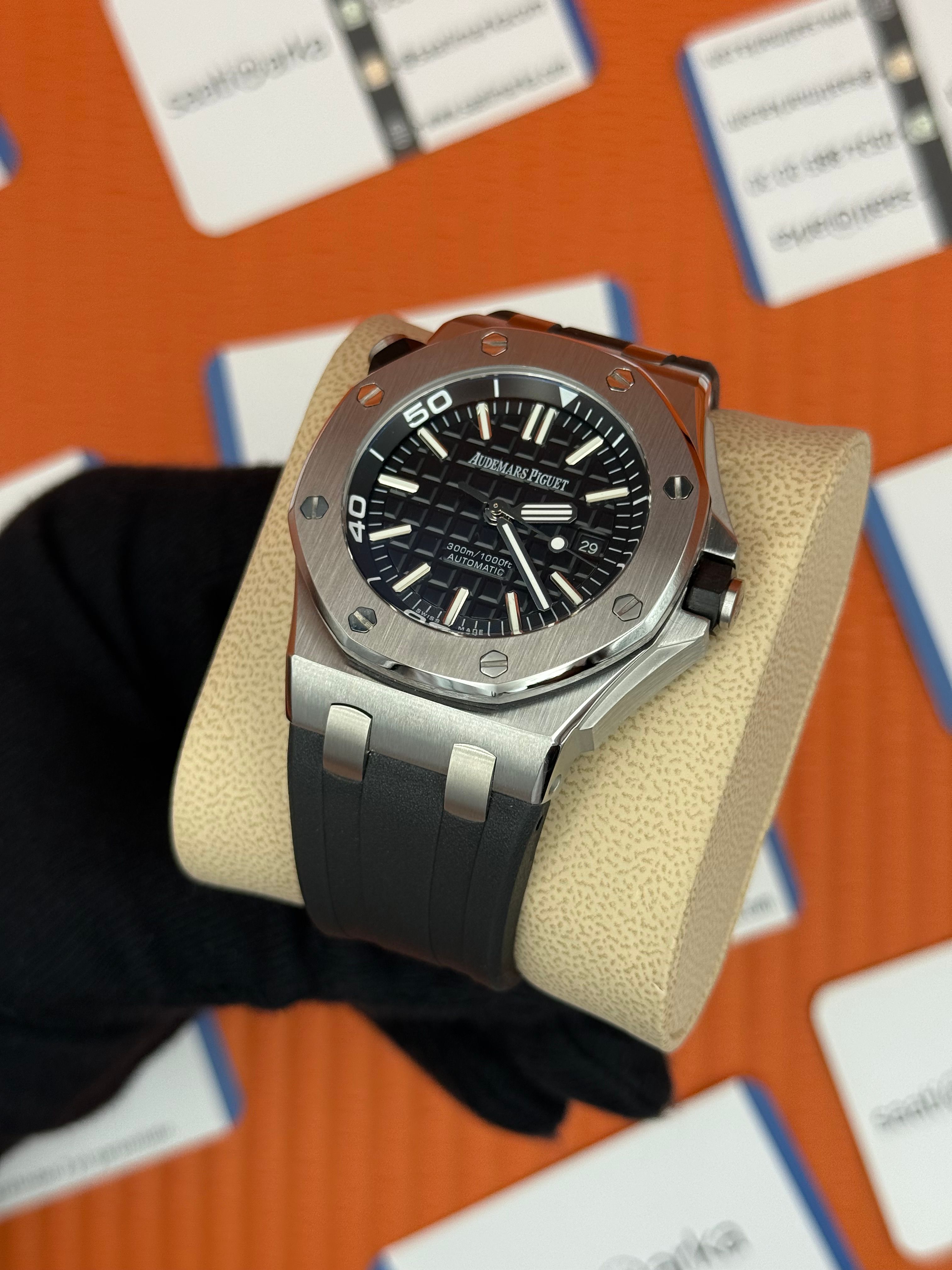 AUDEMARS PİGUET ROYAL OAK KAUÇUK SİYAH KORDON SİYAH KADRAN SİLVER KASA