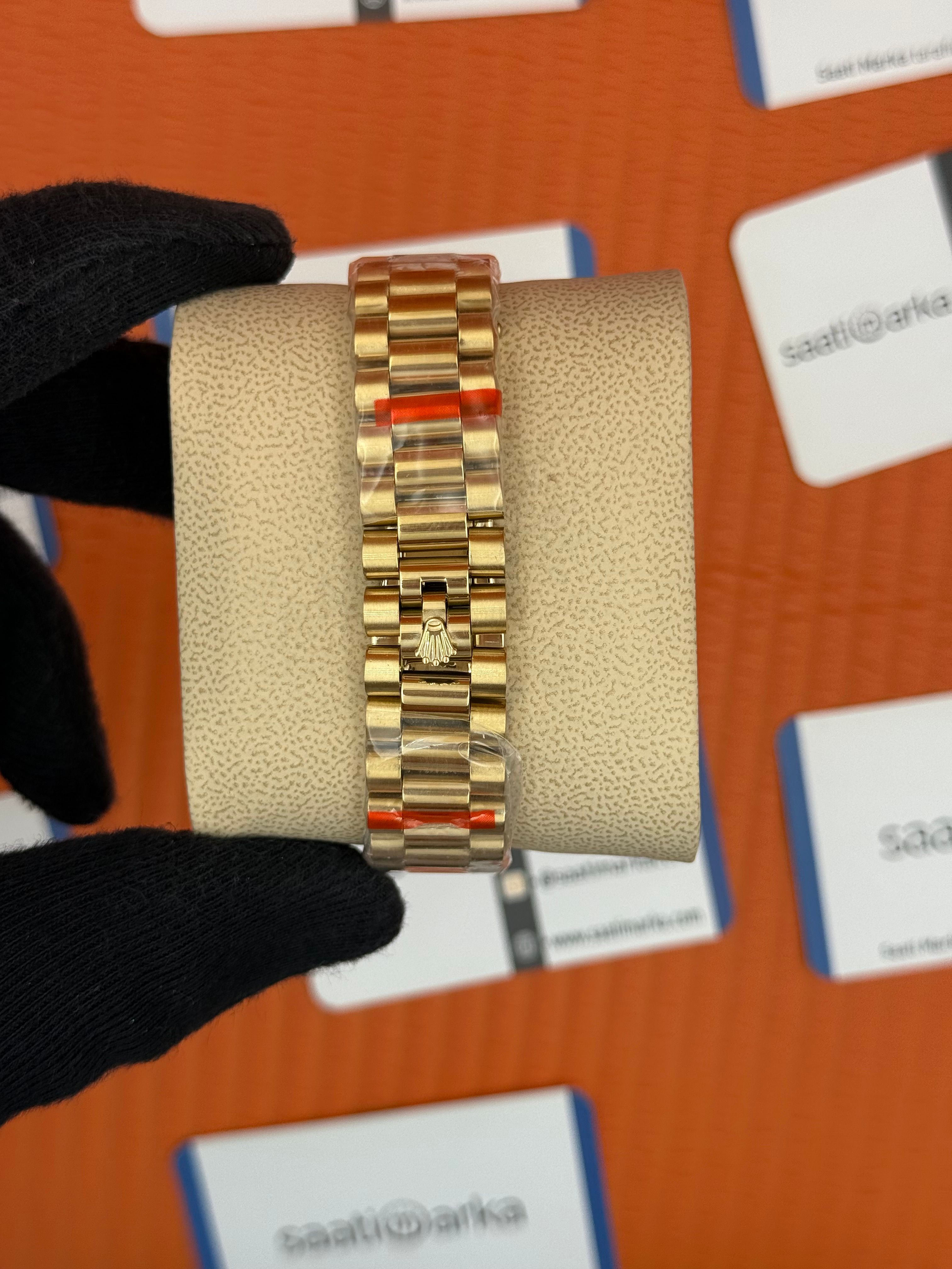 ROLEX Day Date taşlı bezel black dial gold president kordon