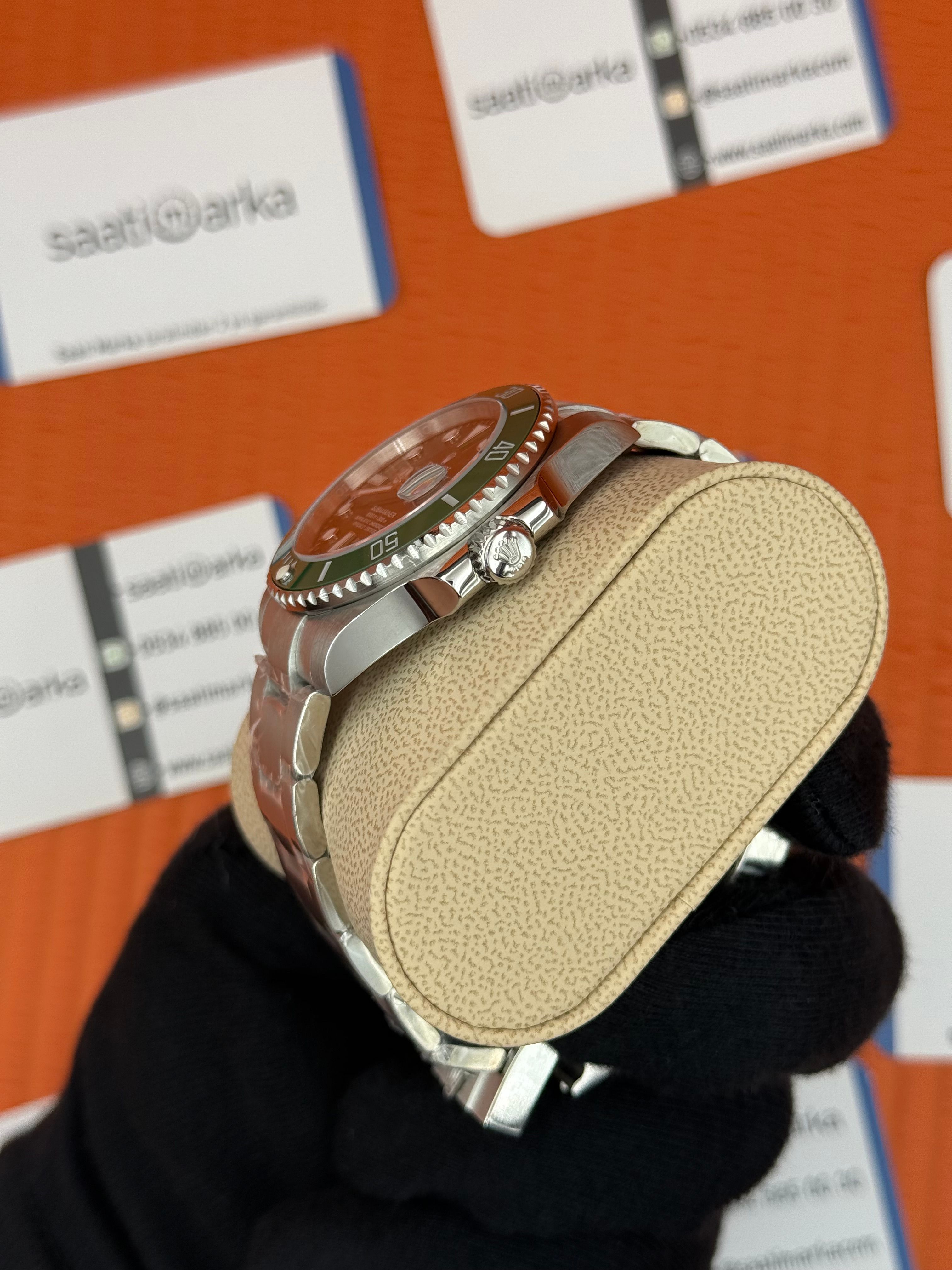 ROLEX Submariner hulk oyster perpetual date