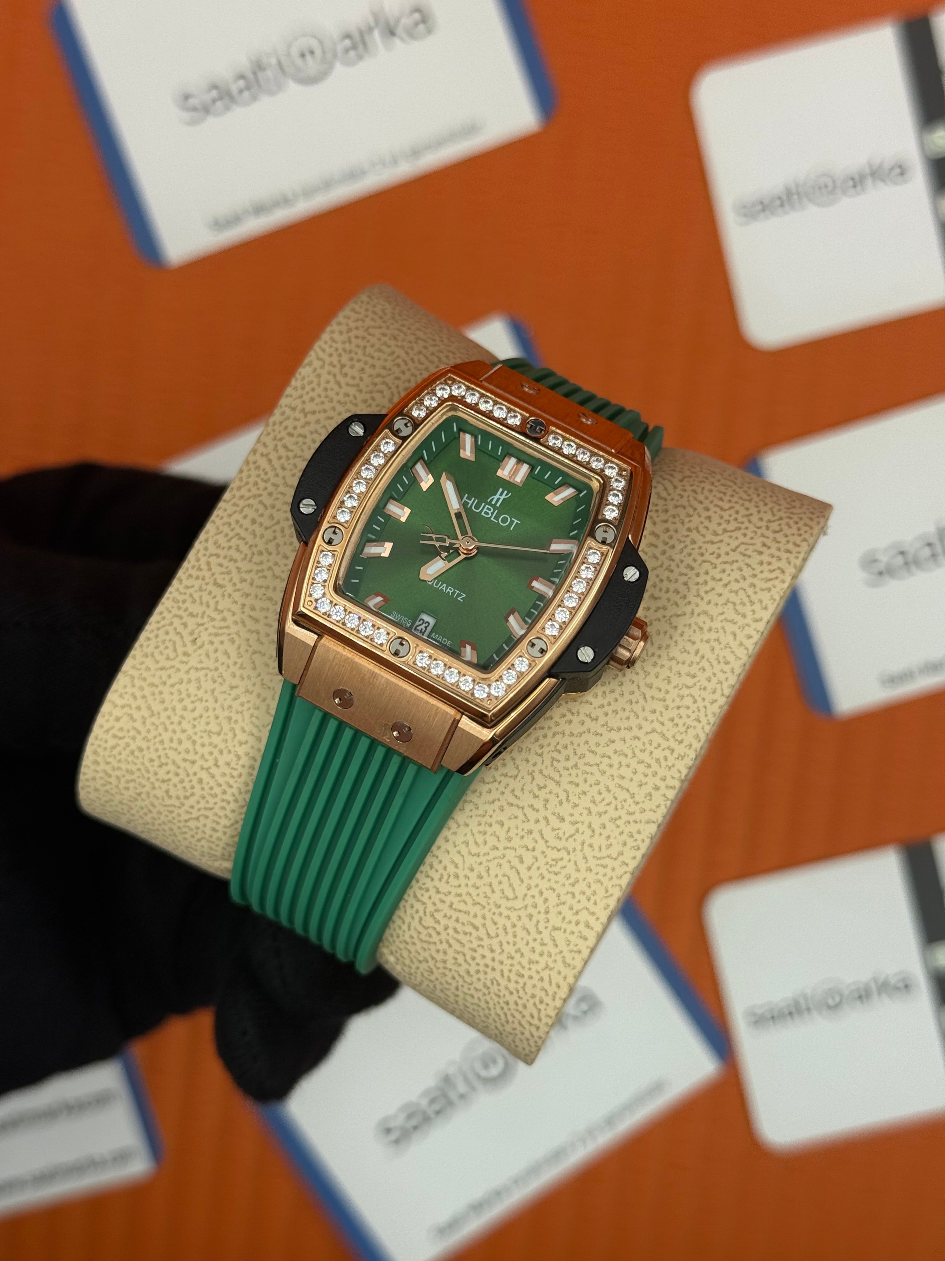 HUBLOT taşlı bezel rose kasa yeşil kadran yeşil kauçuk kordon kadın kol saati